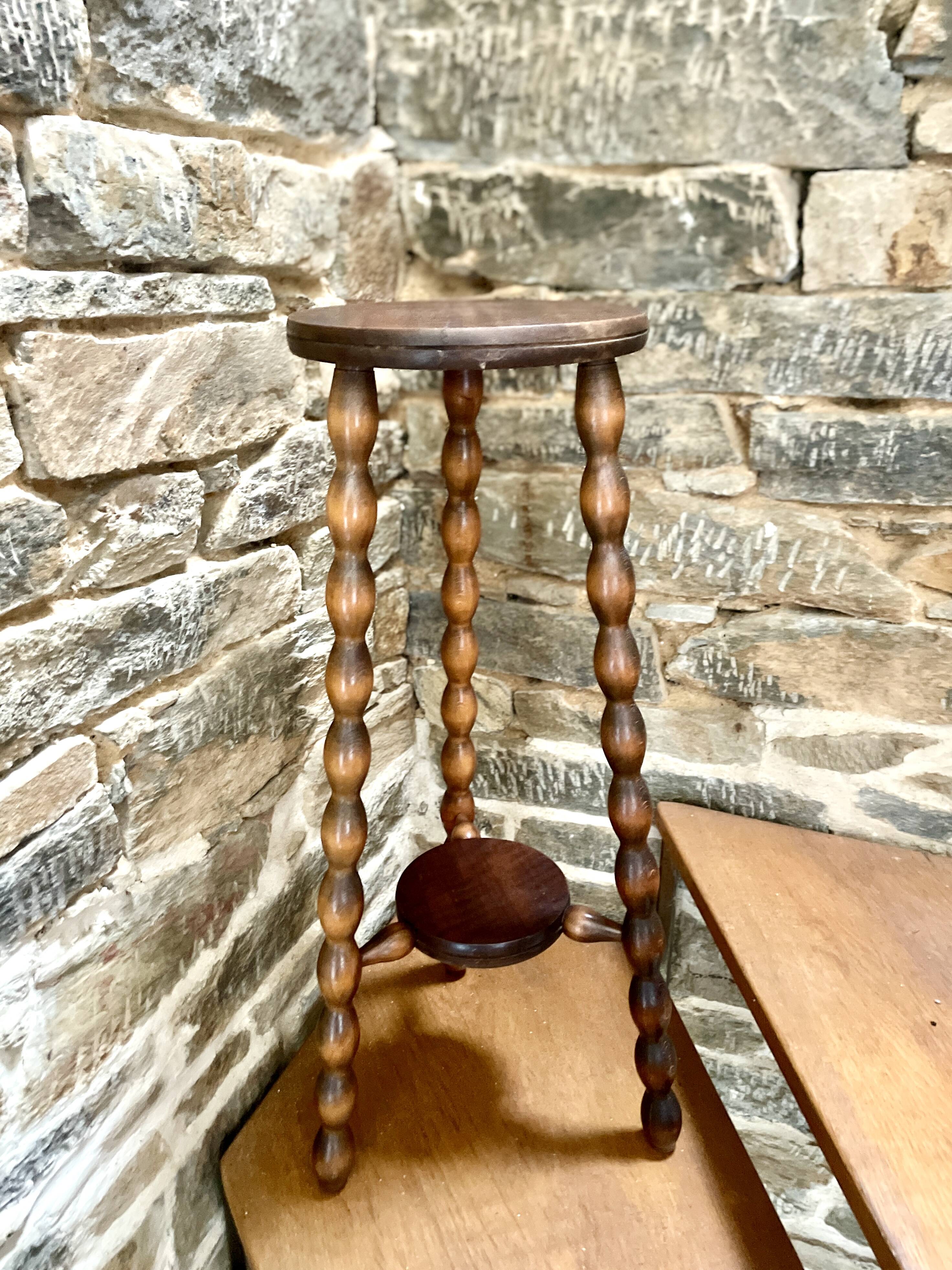 High stool in beaded wood - spool legs