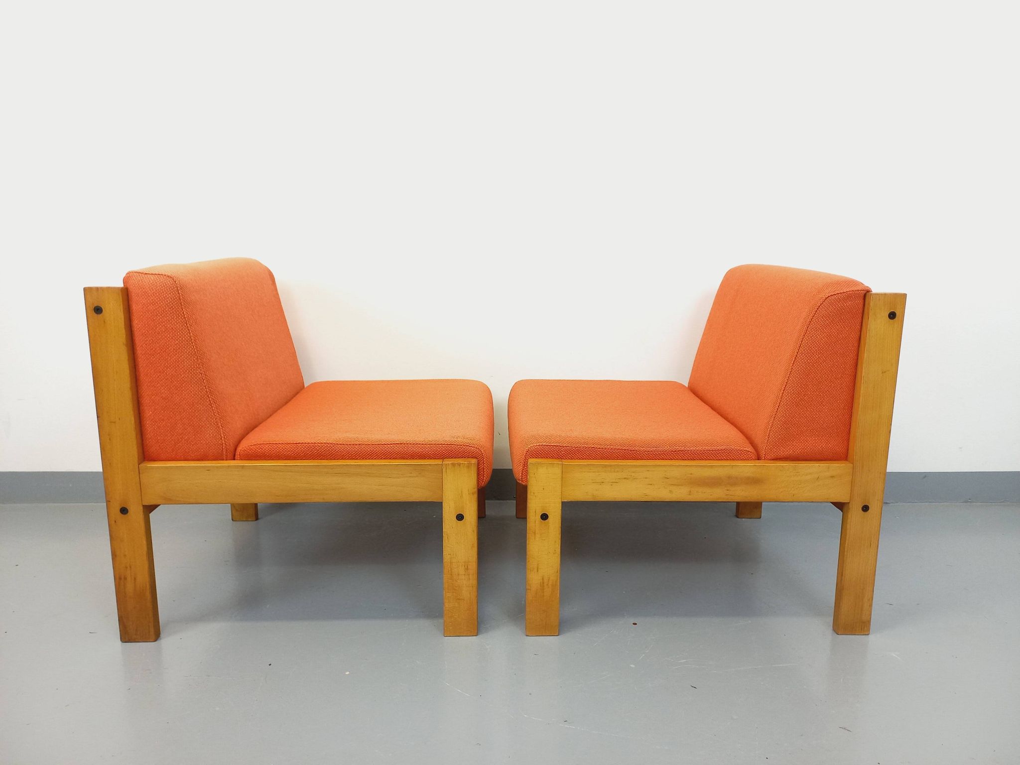 Set of 2 vintage Baumann armchairs in orange fabric and wood from the 80s