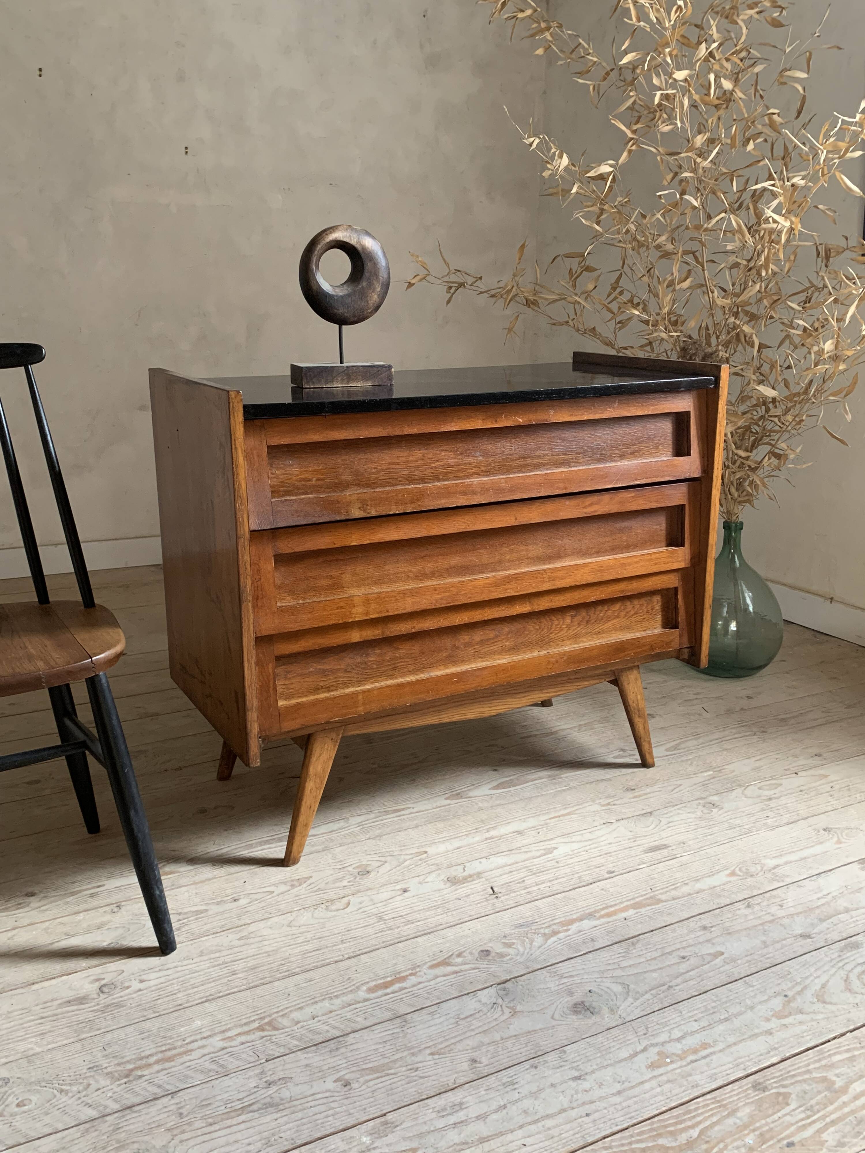 Commode vintage en chêne pieds compas