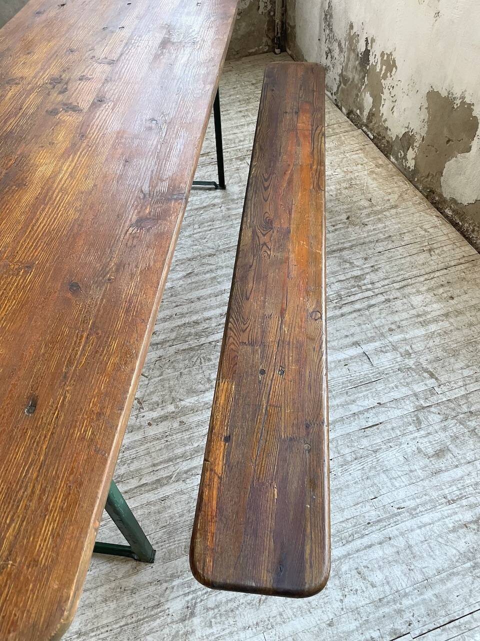Guinguette table and its 2 benches