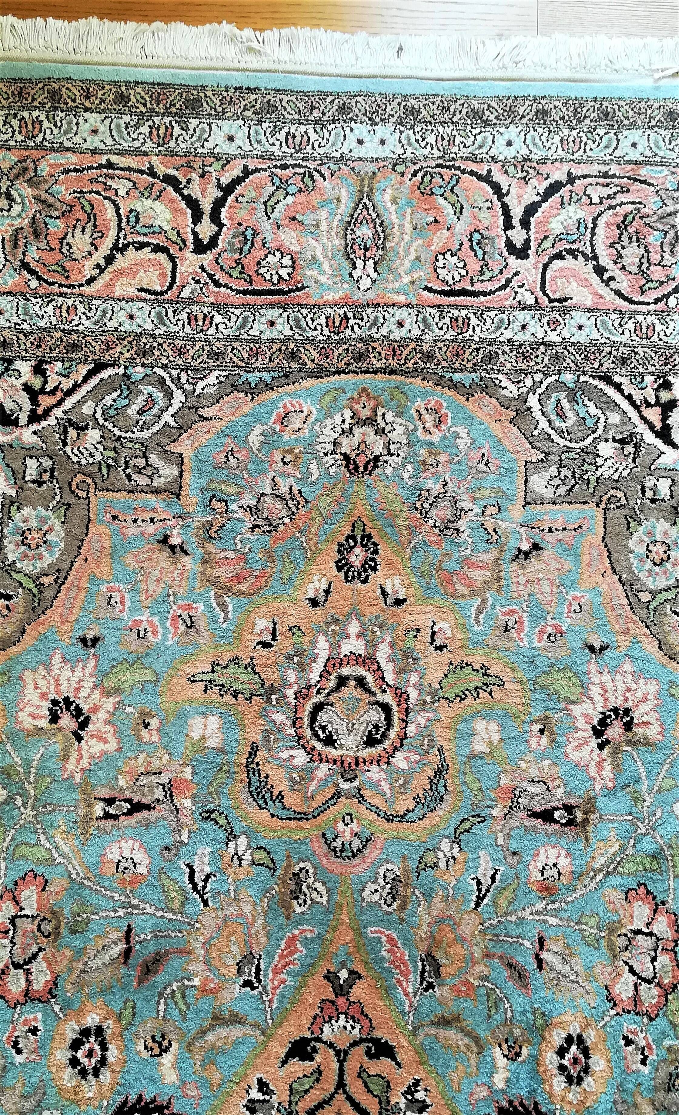 Silk cashmere rug pastel tones floral patterns India Kashmir vintage 181 cm x 286 cm