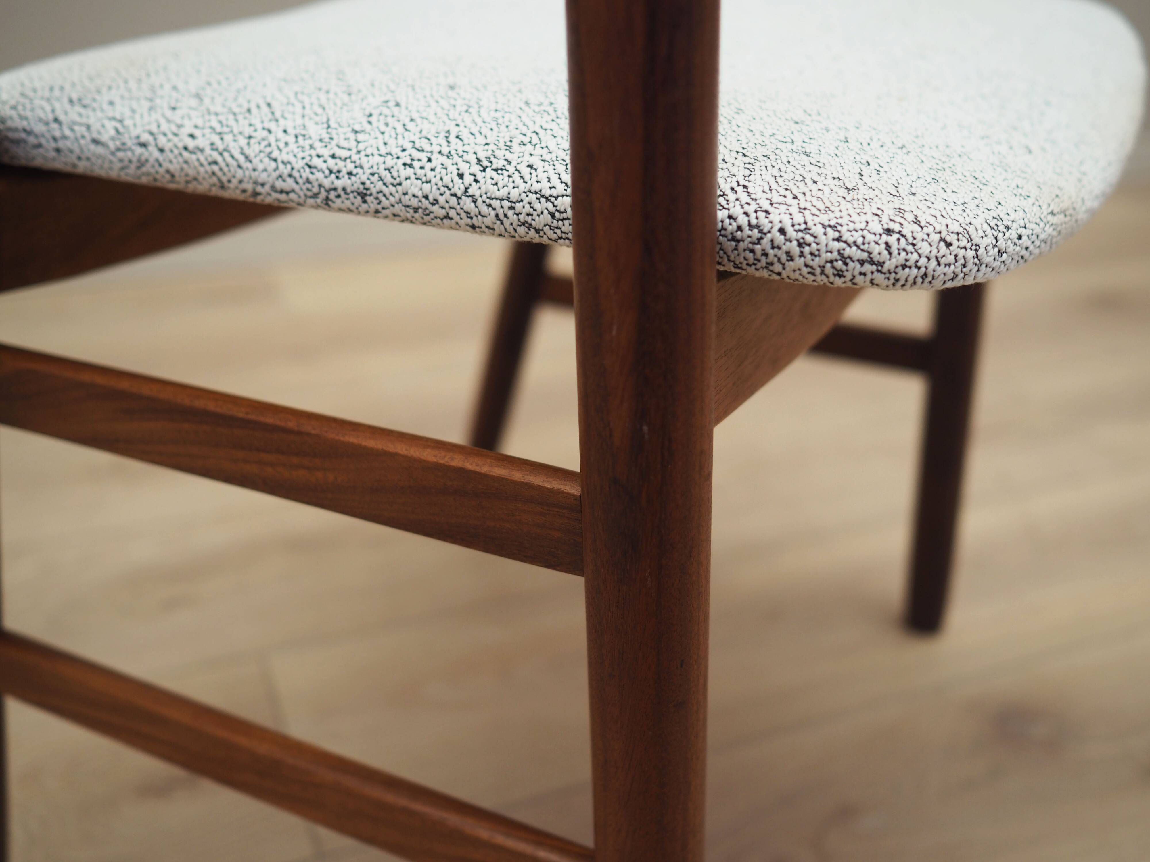 Chaise en teck, design danois, années 1970, production : Danemark