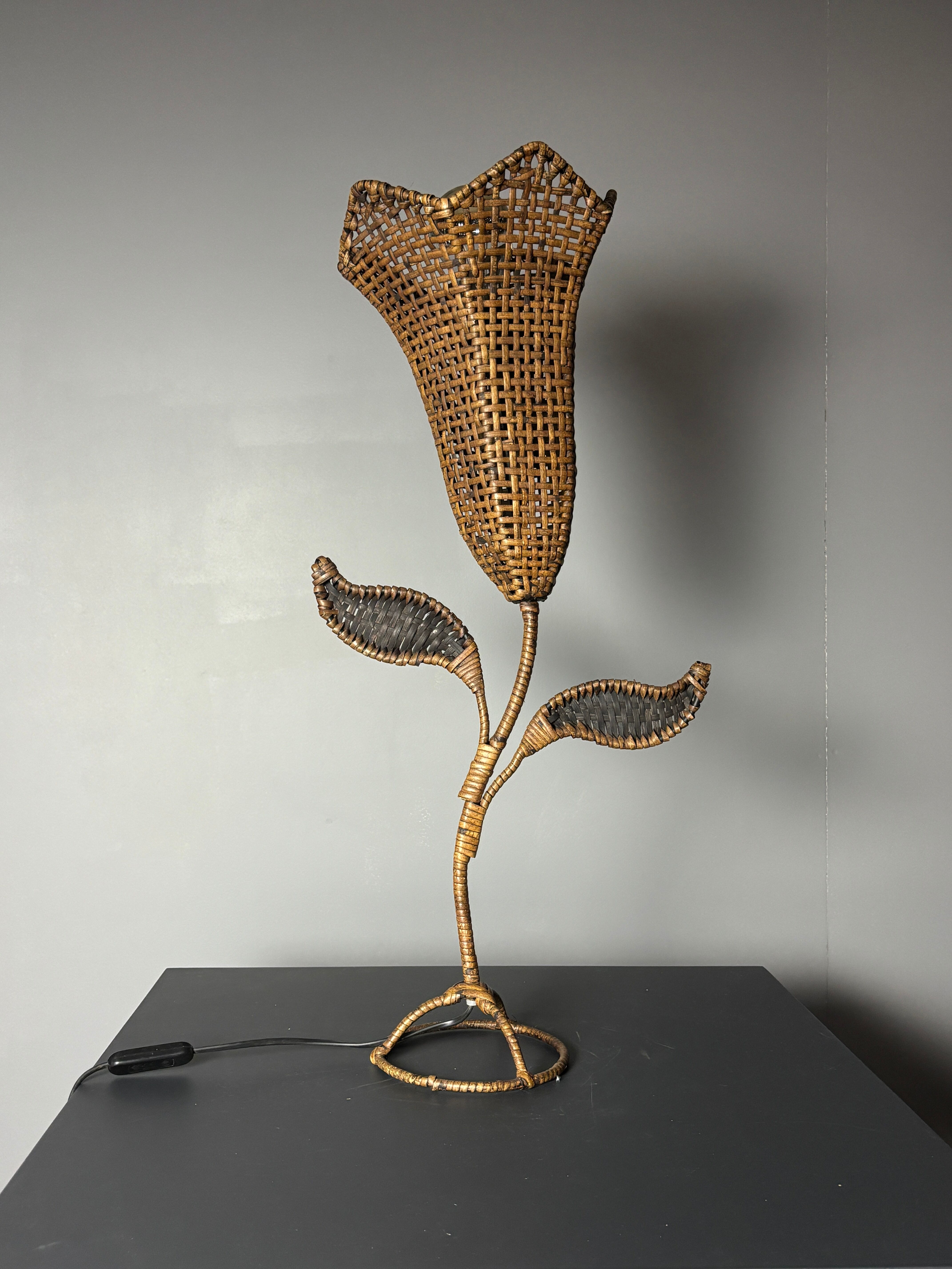 Large midcentury rattan wicker flower table lamp, 1960s
