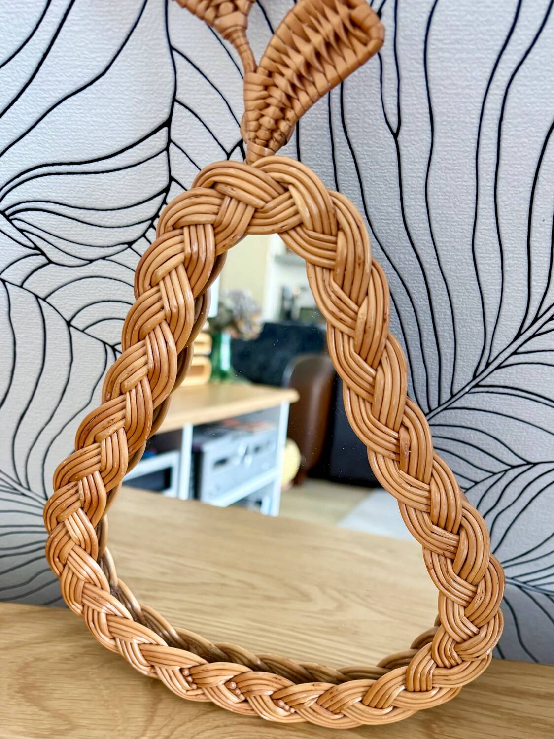 Miroir en osier tressé forme poire