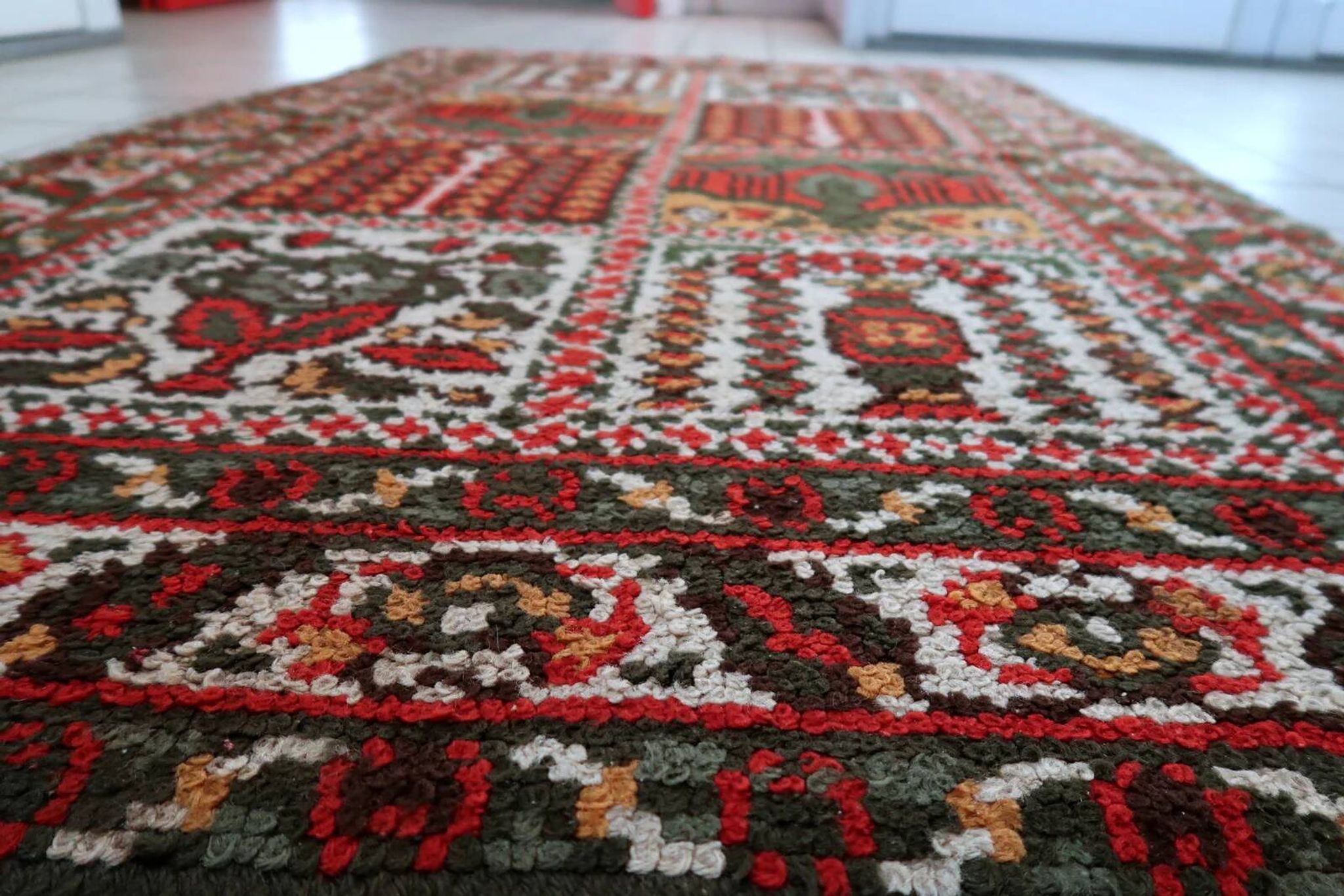 Vintage 1950s French Savonnerie style rug 117cm x 193cm - 1C1244