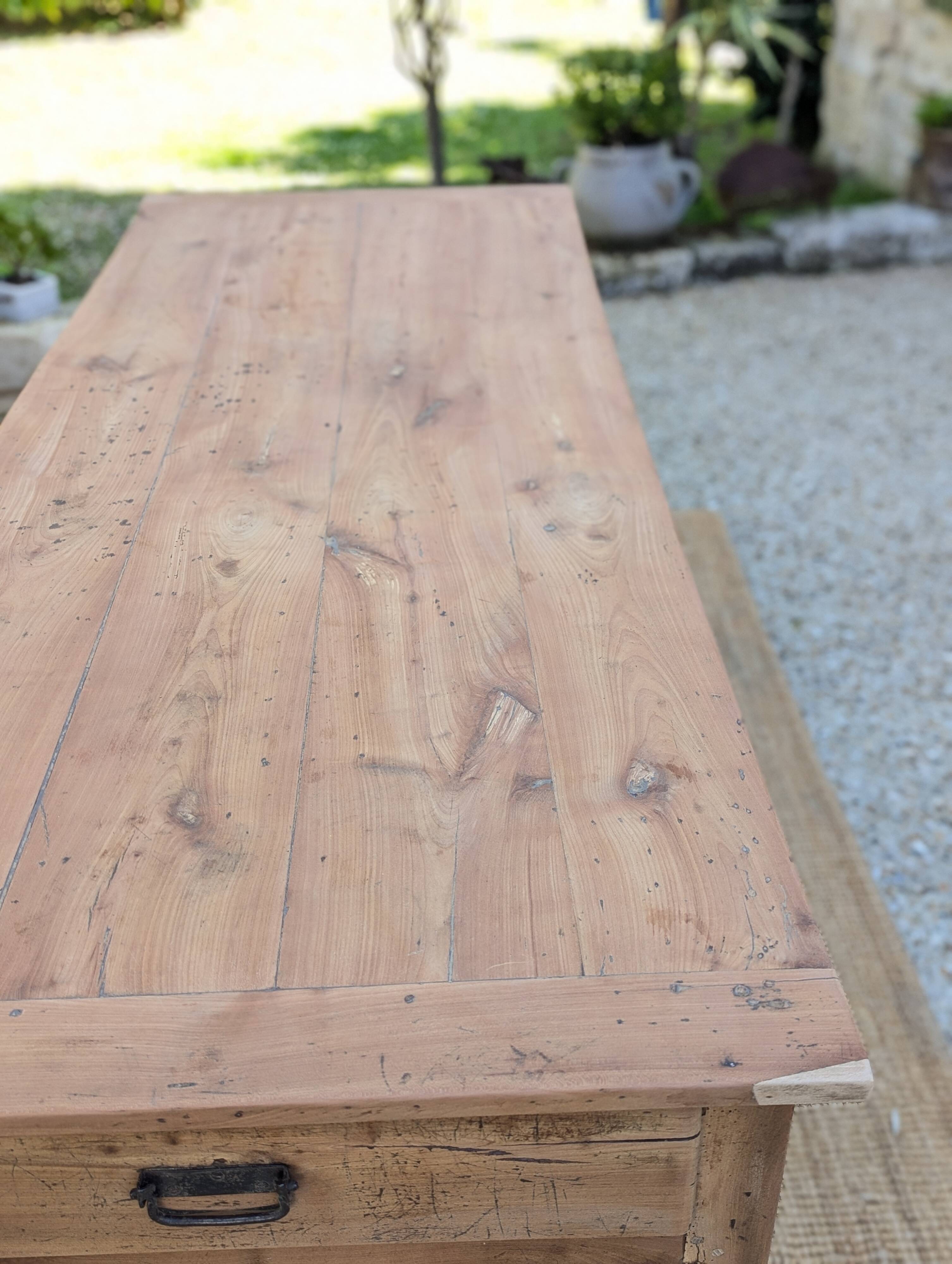 Farm table