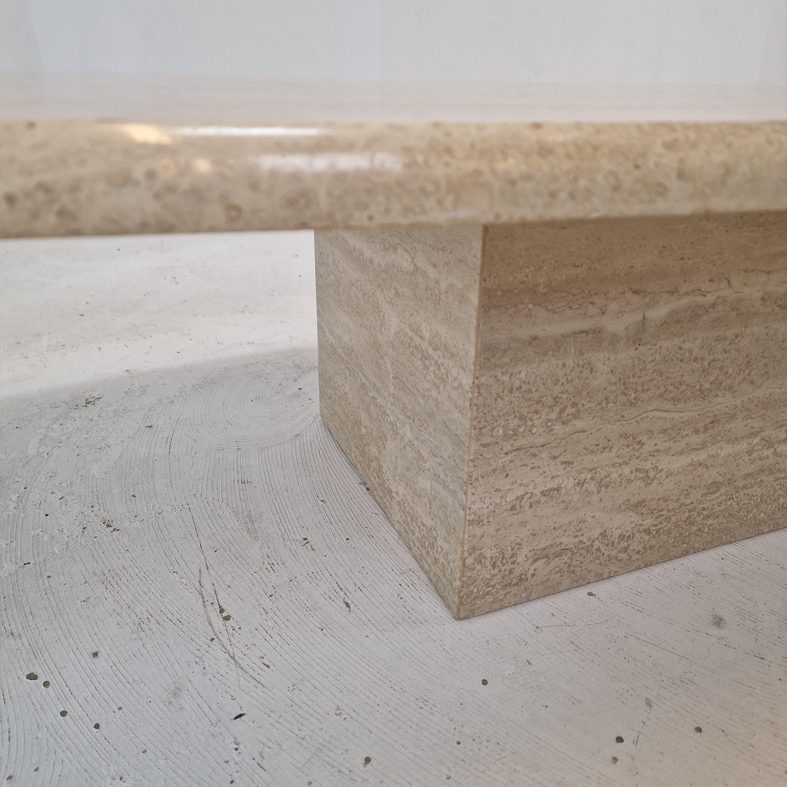 Italian coffee table in travertine, 1980s