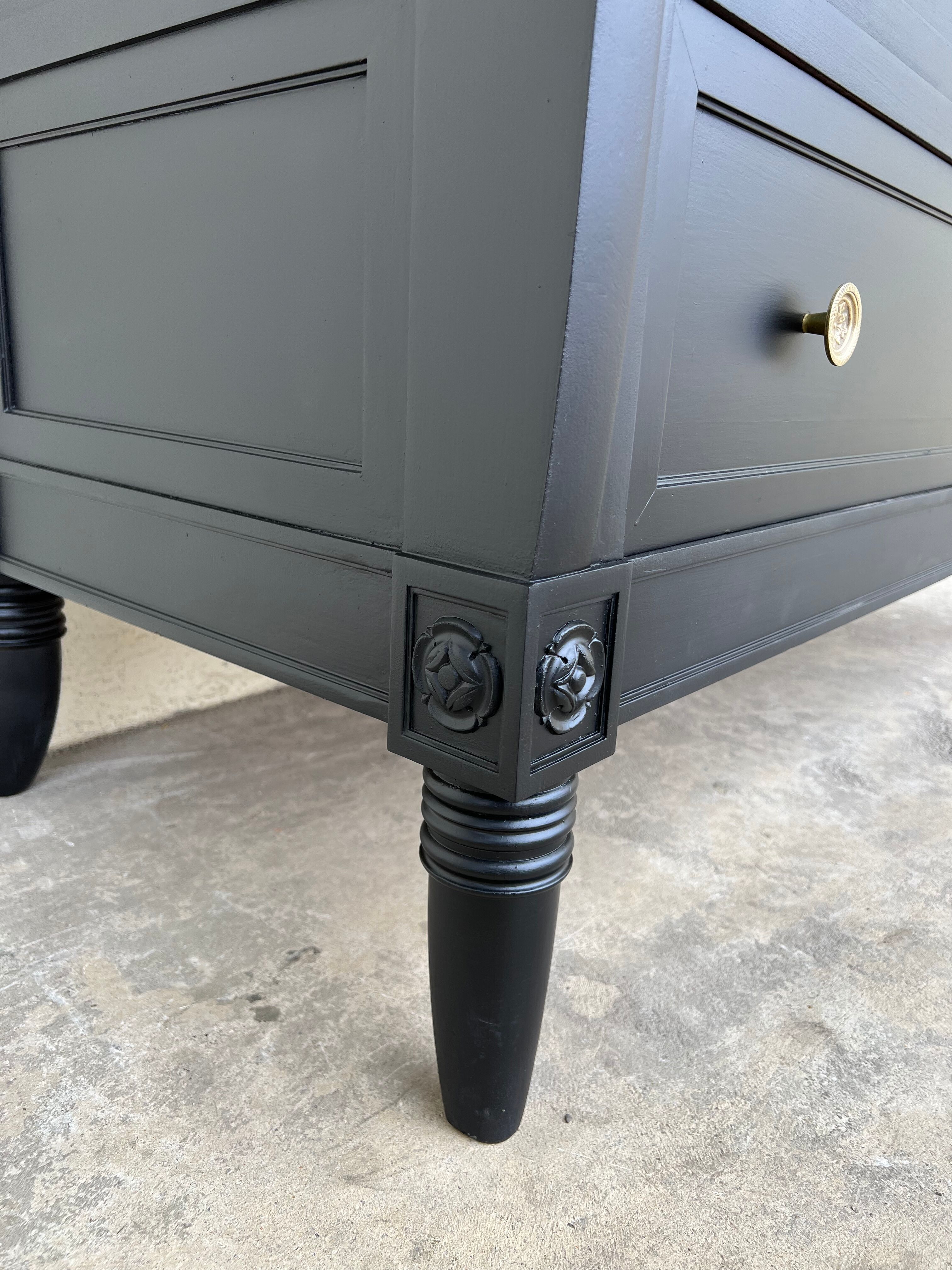Pants dresser