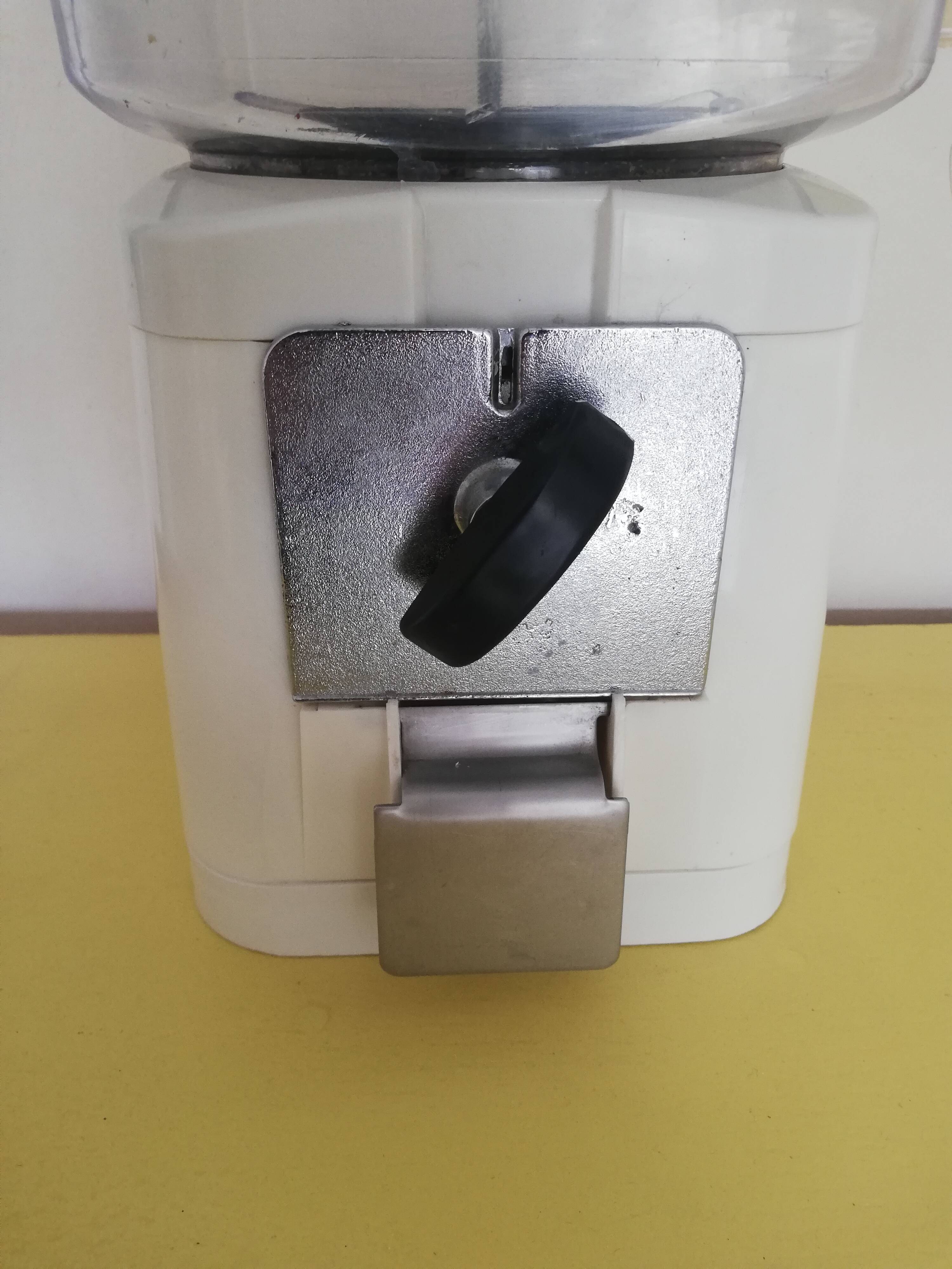 Distributor vintage candy made in Germany