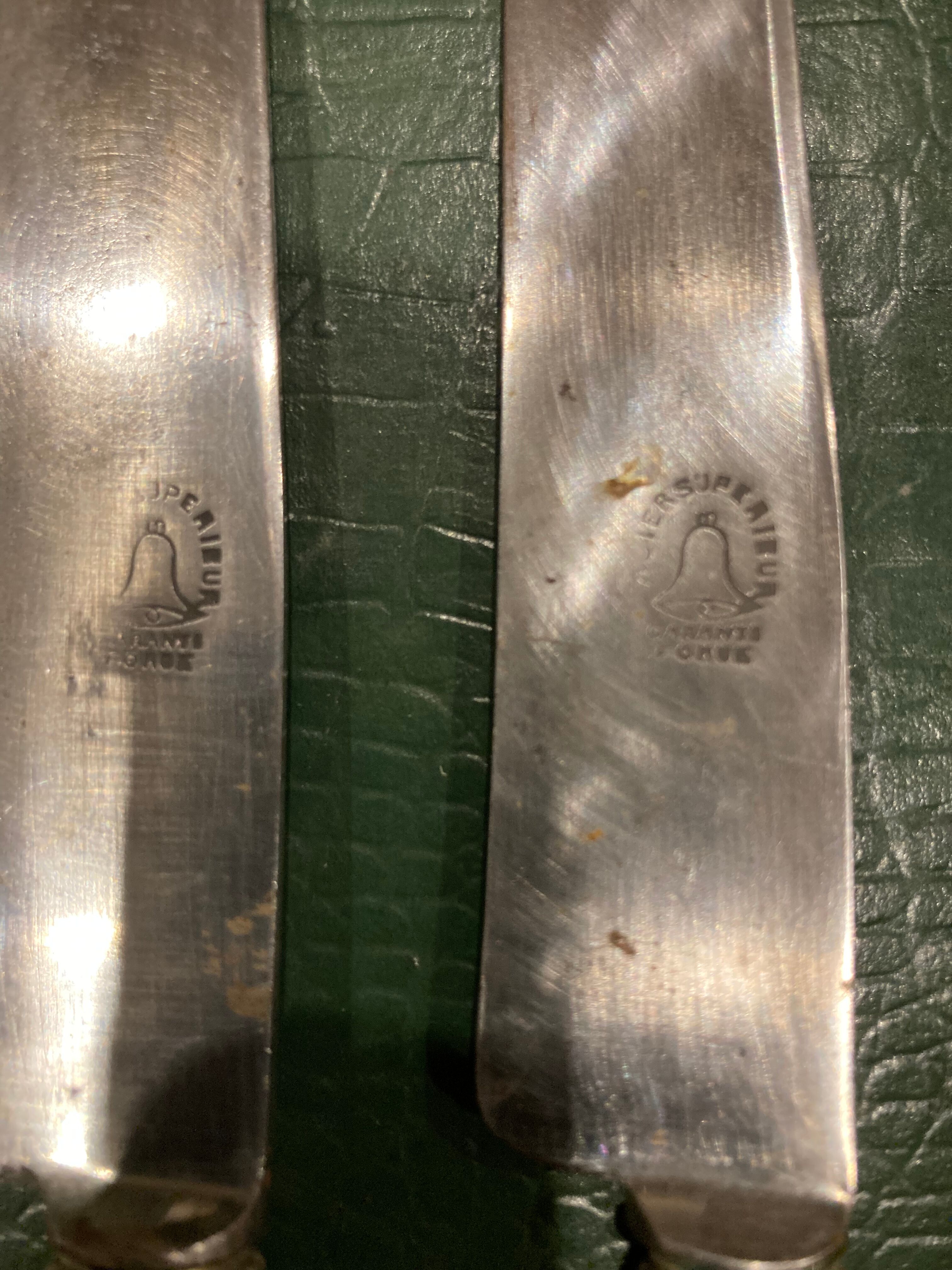 Box of 12 horn-handled knives