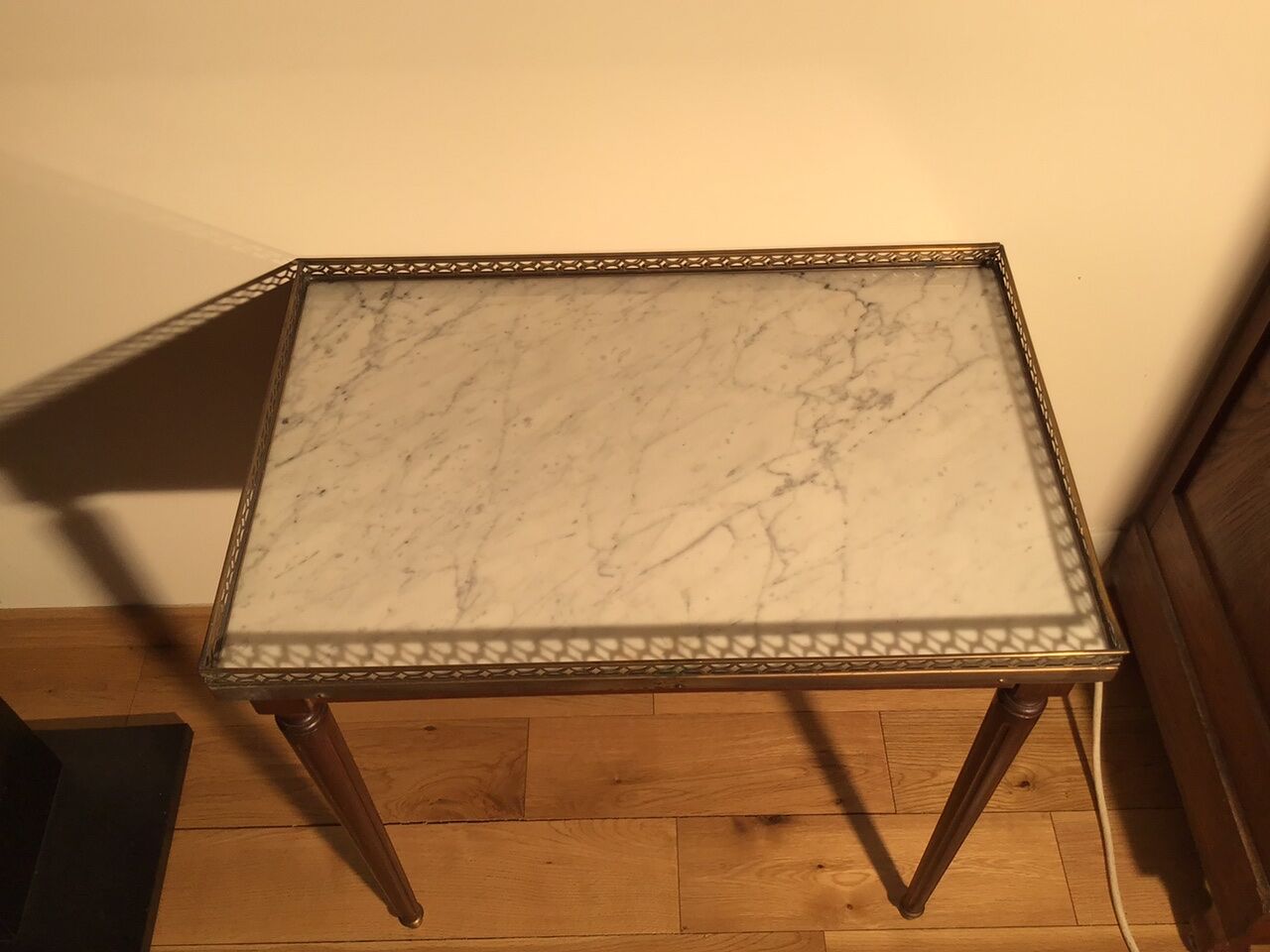 Louis XVI style side table in mahogany and white marble tray.