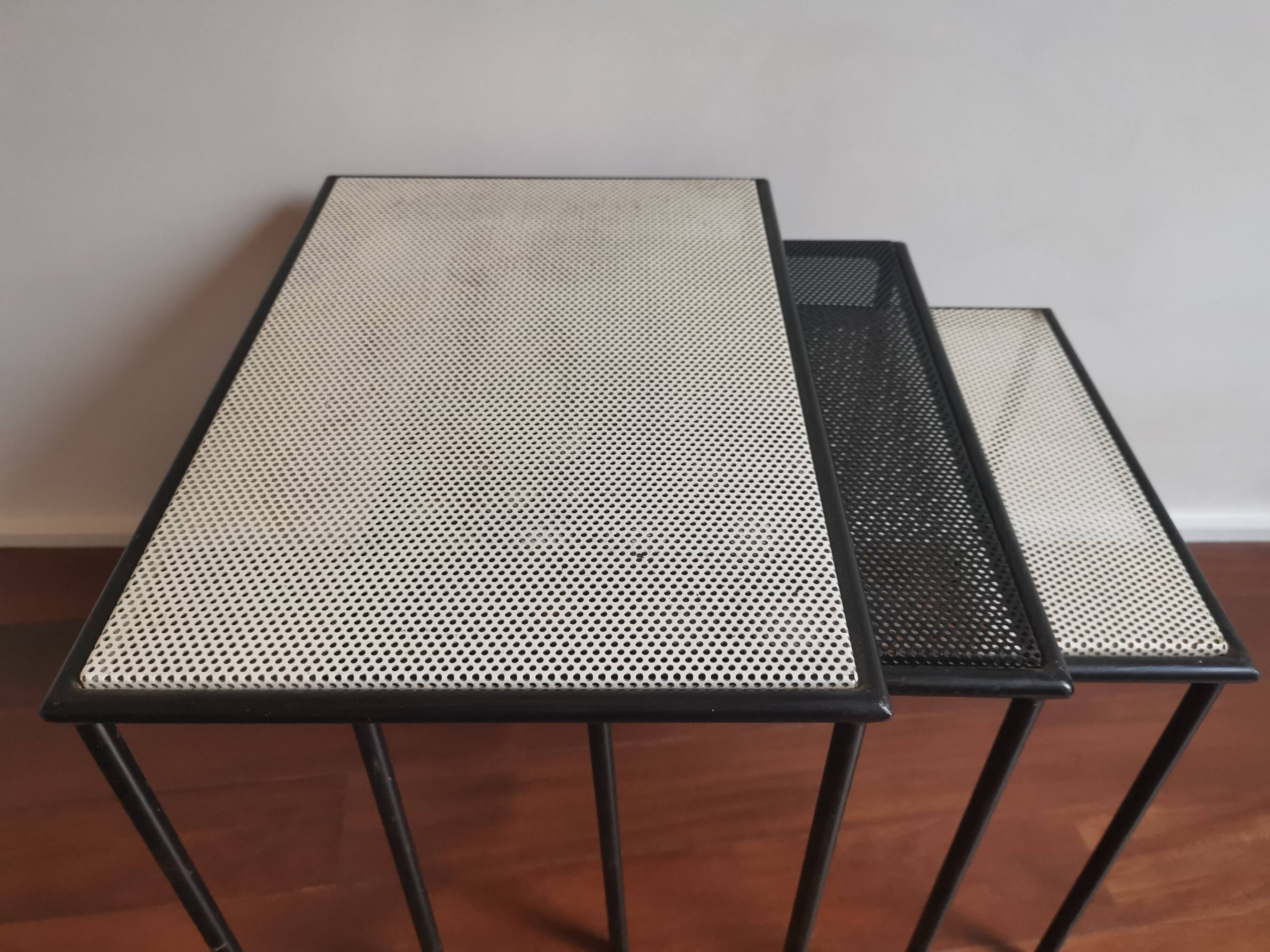 3 ARTIMETA metal nesting tables