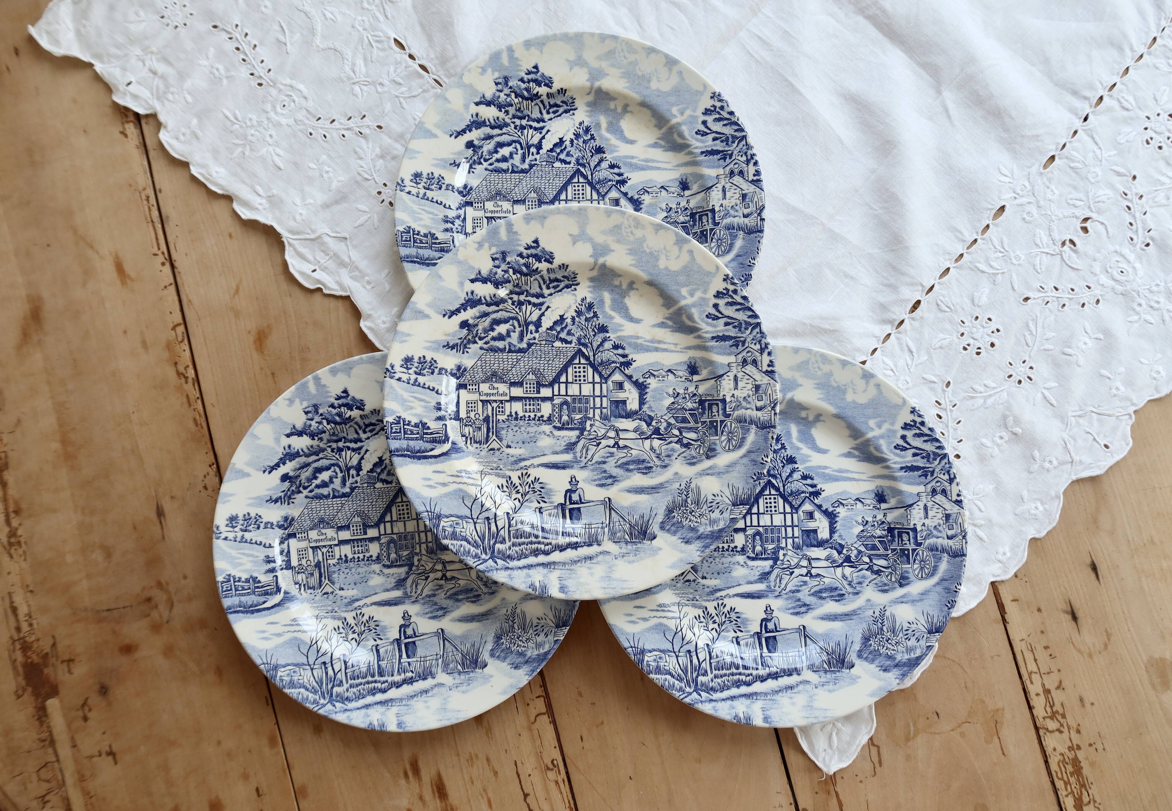 4 vintage blue and white dinner plates – Romantic English countryside decor