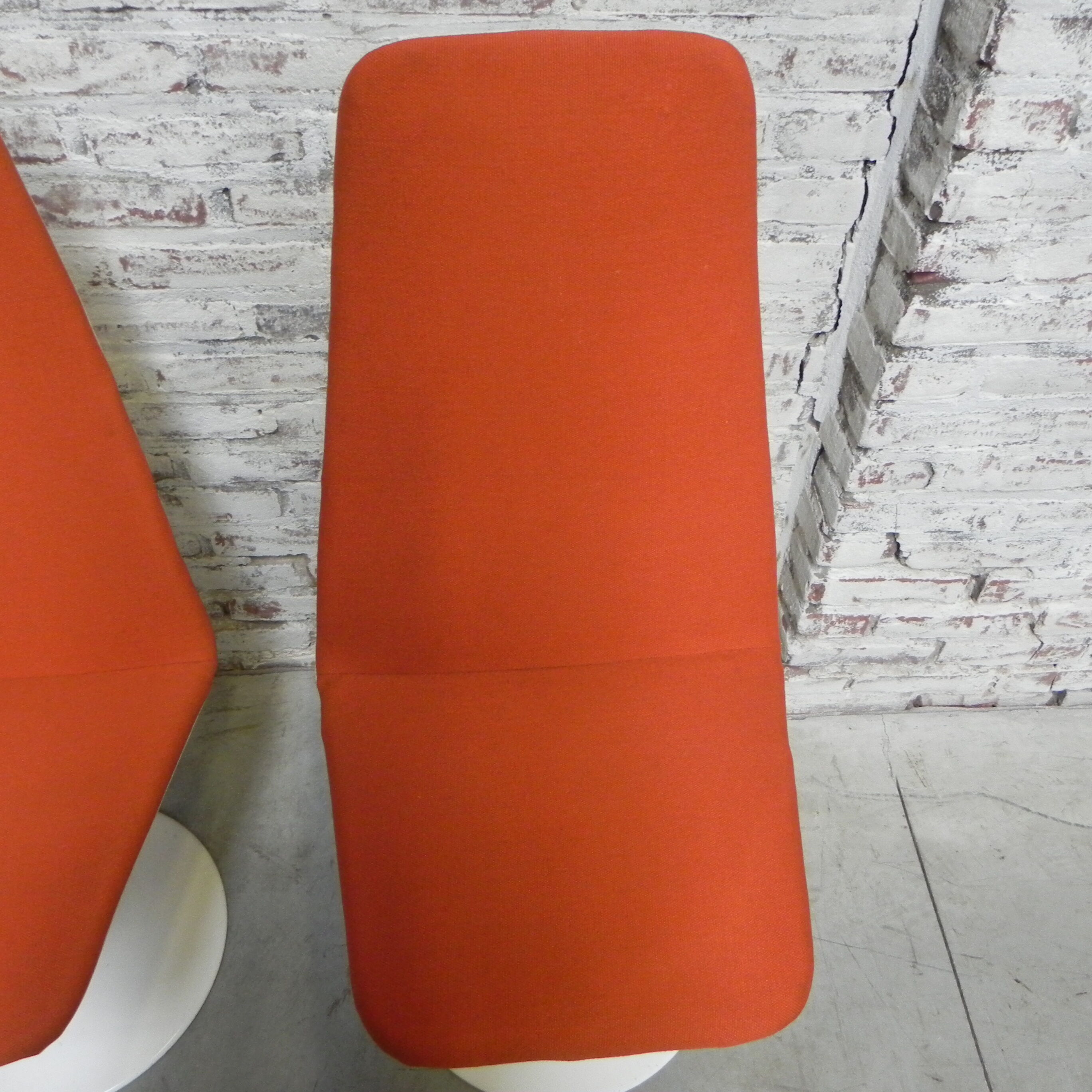 3 Vintage swivel tulip chairs