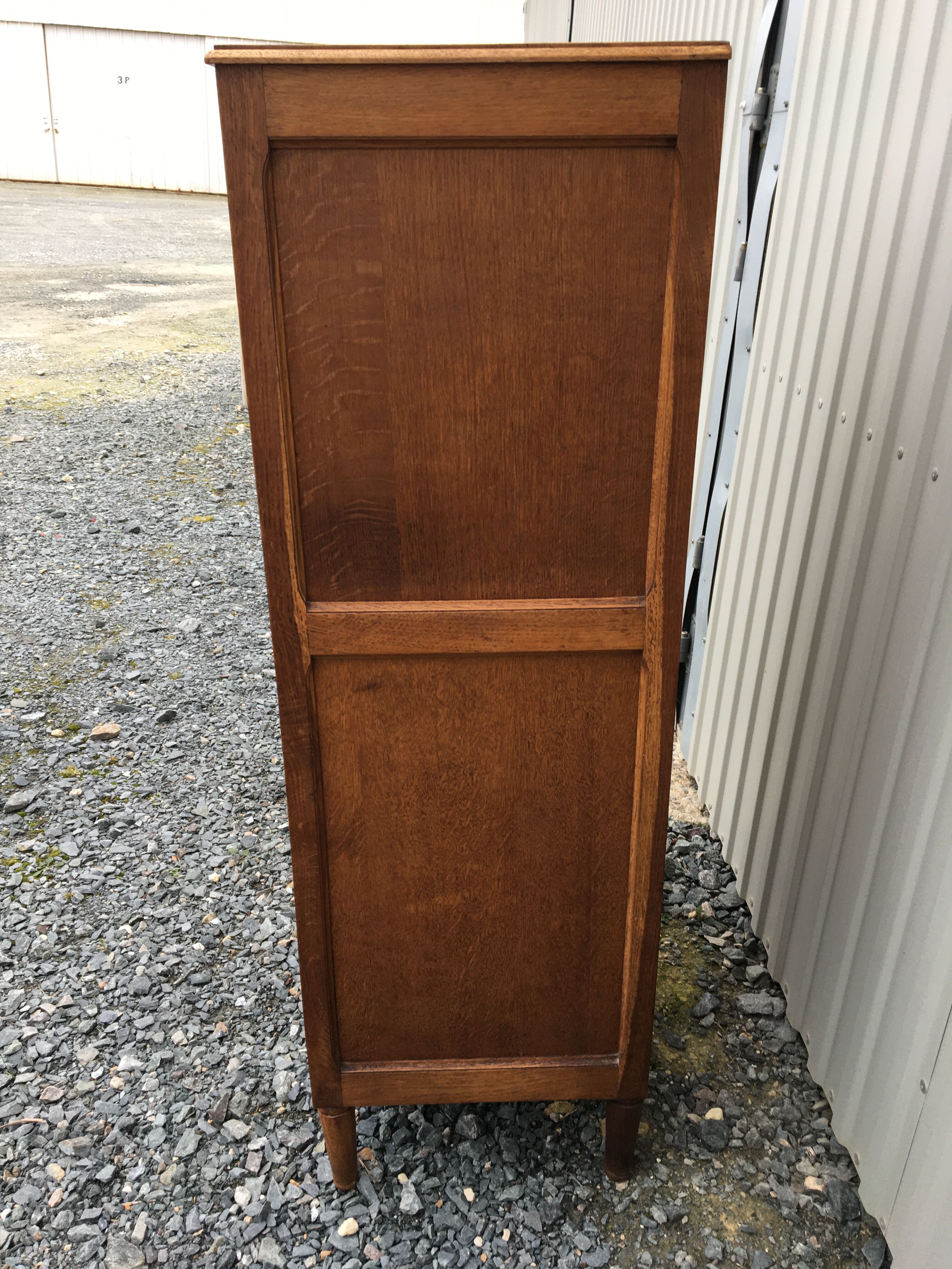 Showcase cabinet from 1920