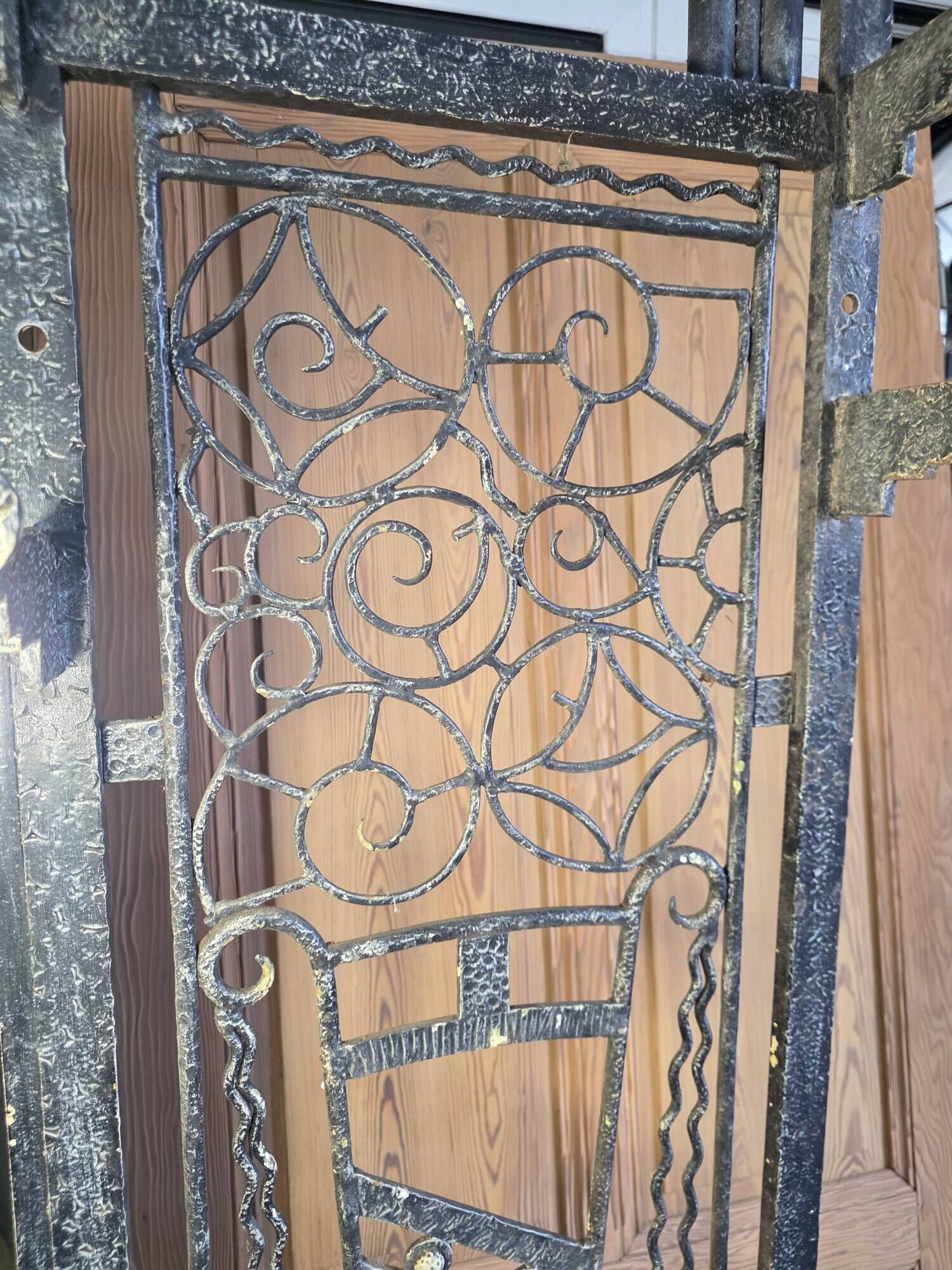 Art Deco coat rack wardrobe in wrought iron from the 1930s.
