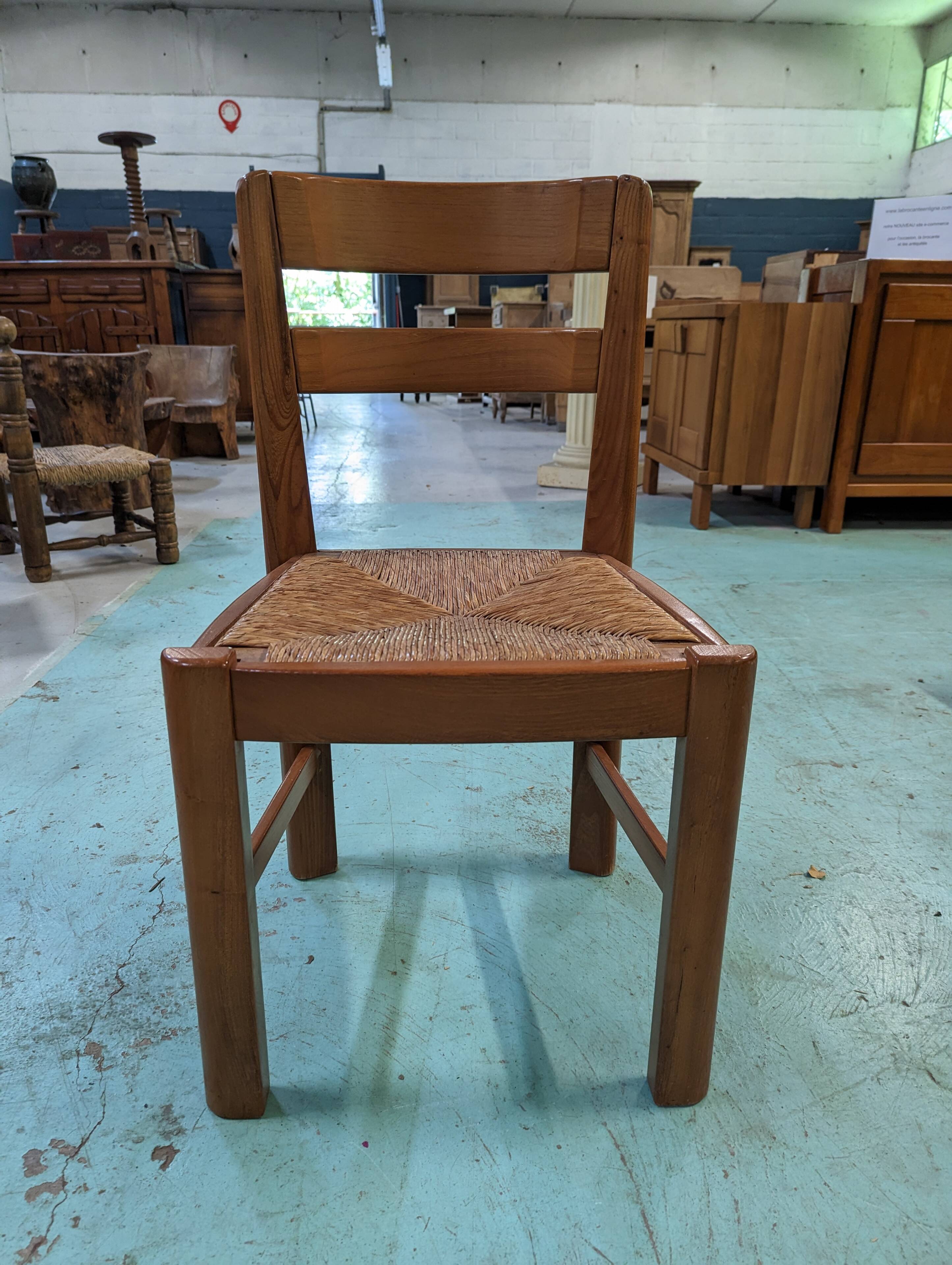 Regain house dining room in elm