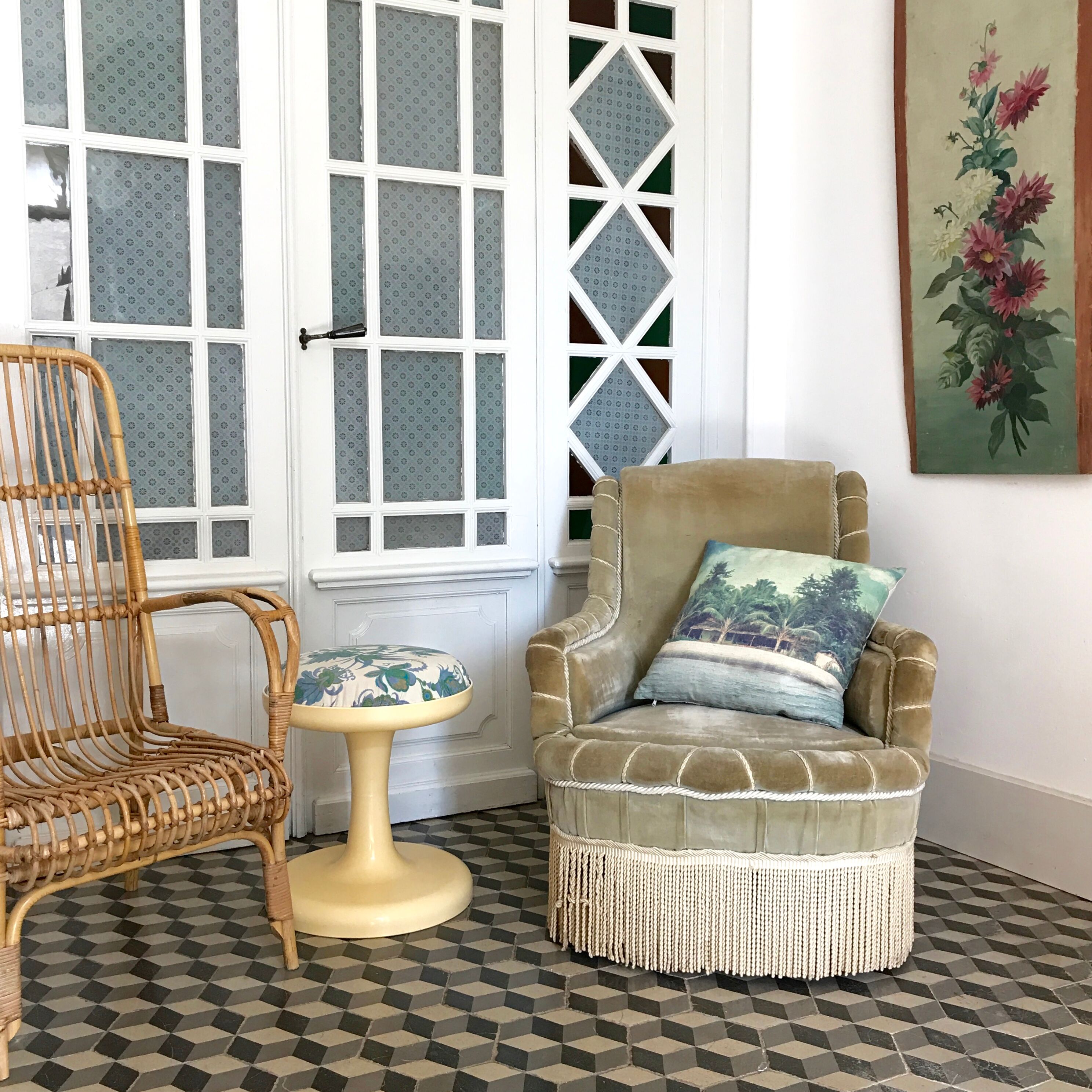 Green tod chair with twists