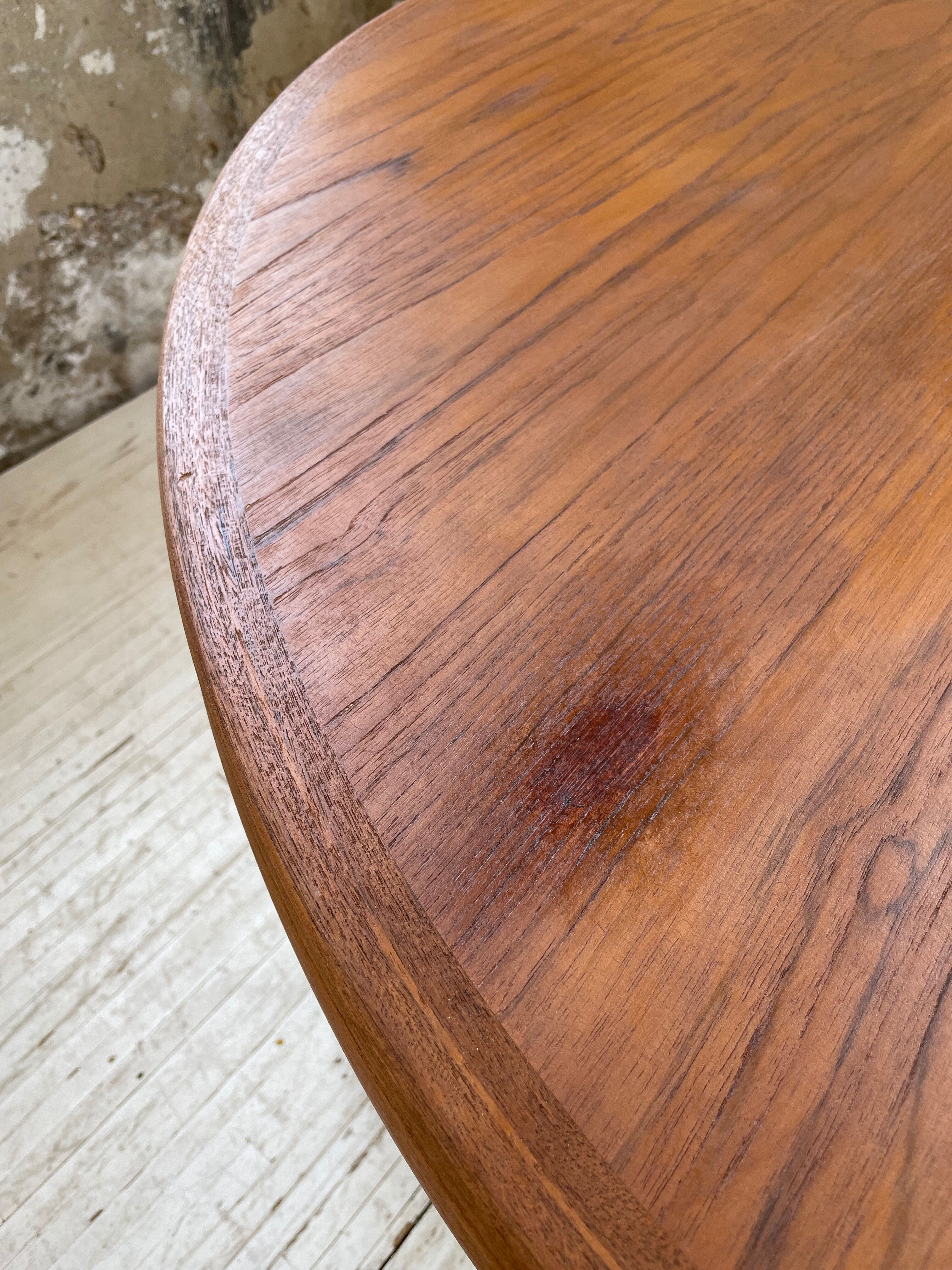 Round table 120-230 cm scandinavian samcom arne hovmand olsen