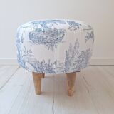 Pouf / Repose pieds vintage en toile de Jouy bleu