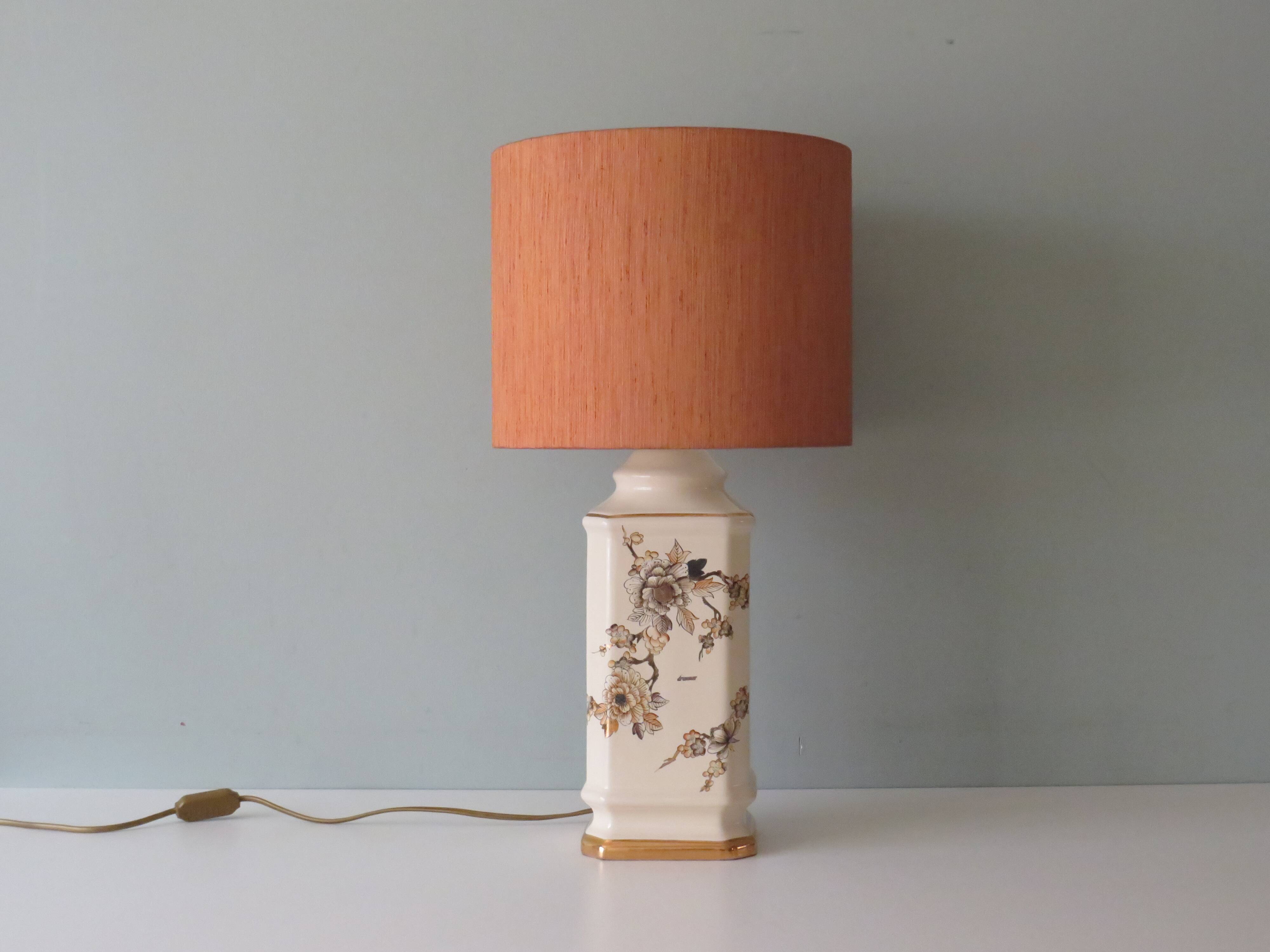 Lampe à poser en céramique émaillée couleur crème Louis Drimmer  avec nouvel abat-jour.