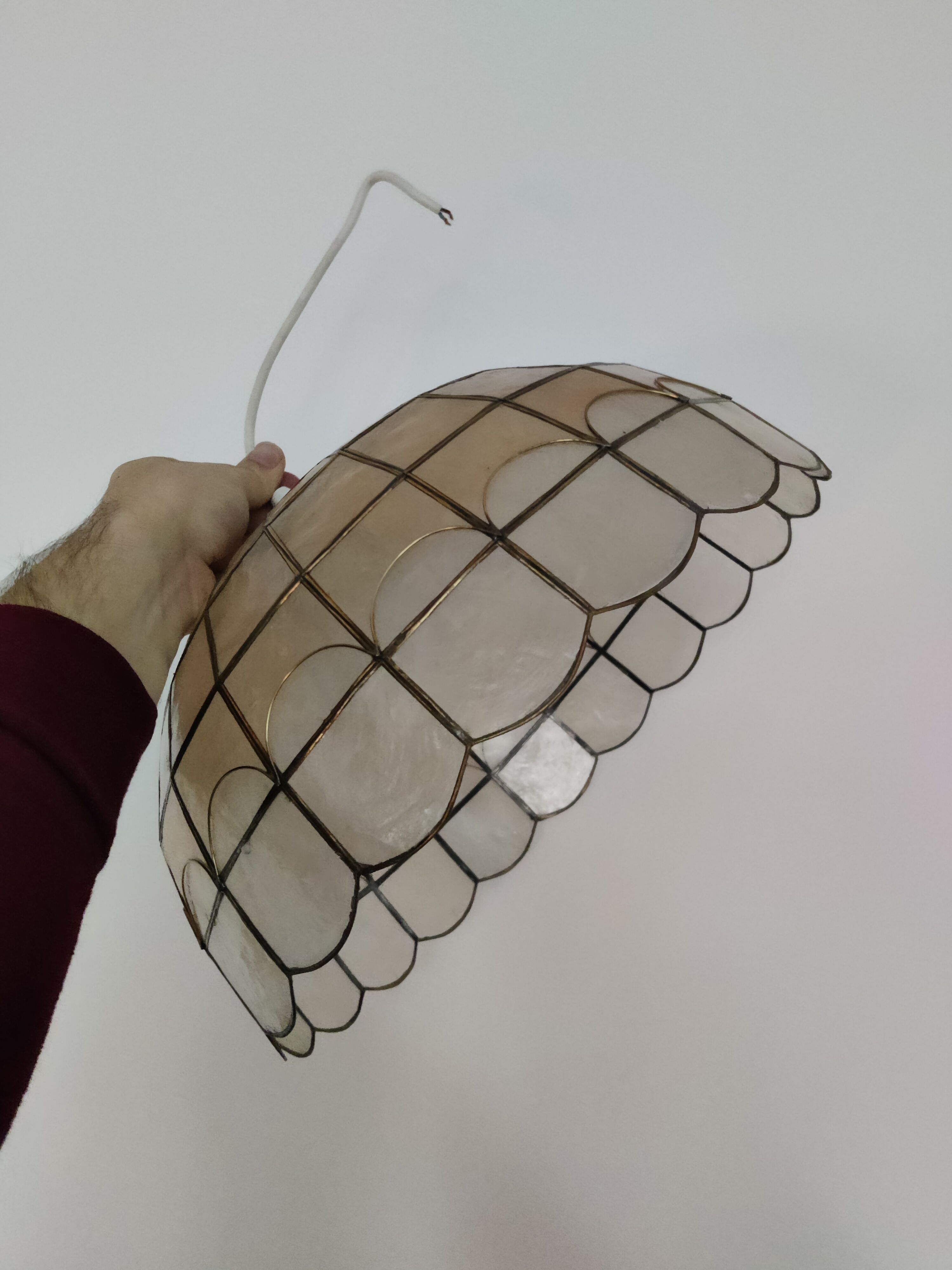 Mother-of-pearl suspension