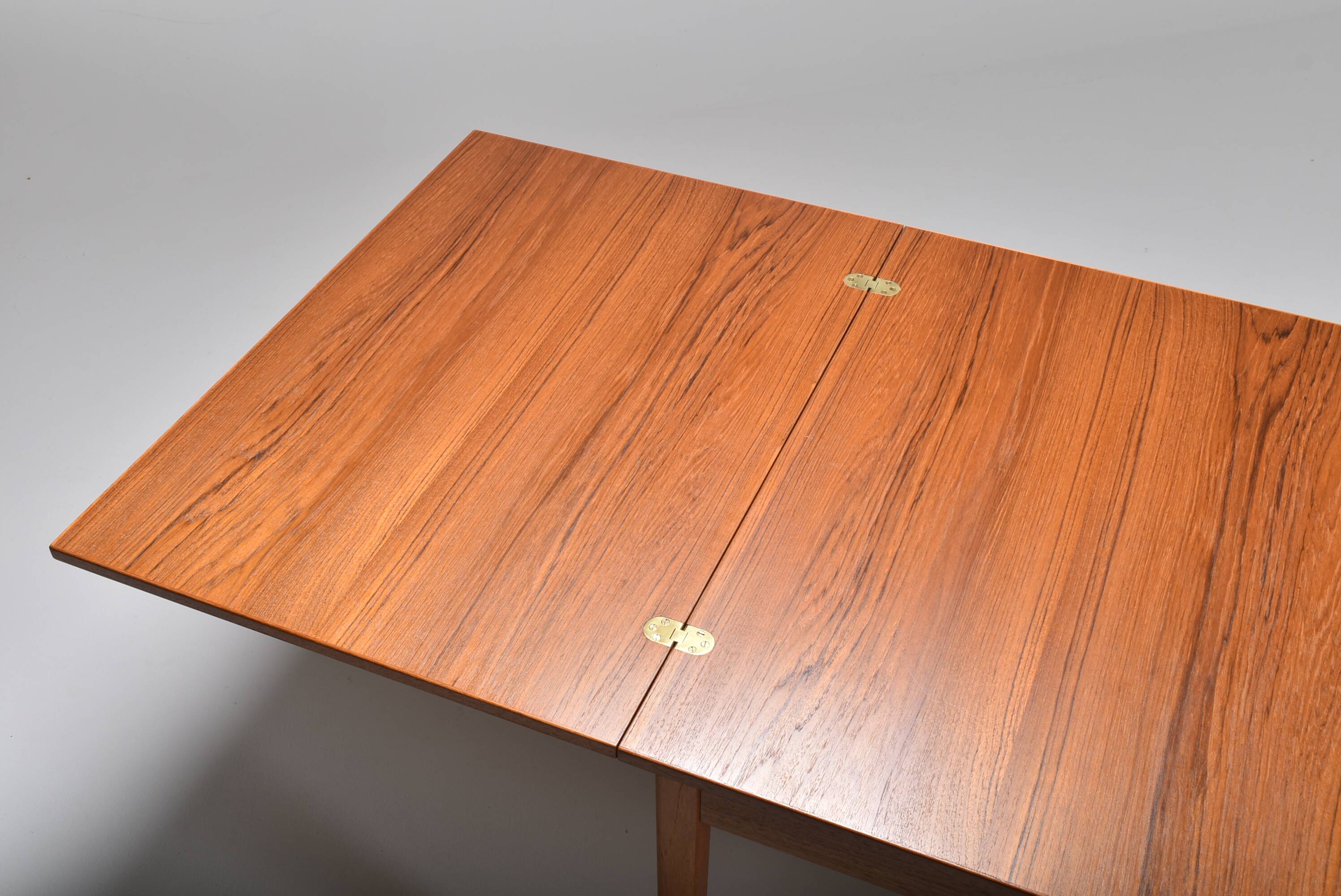 Scandinavian table Teck Skaraborgs