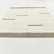 Grand tapis kilim crème et marron, 255 x 313 cm
