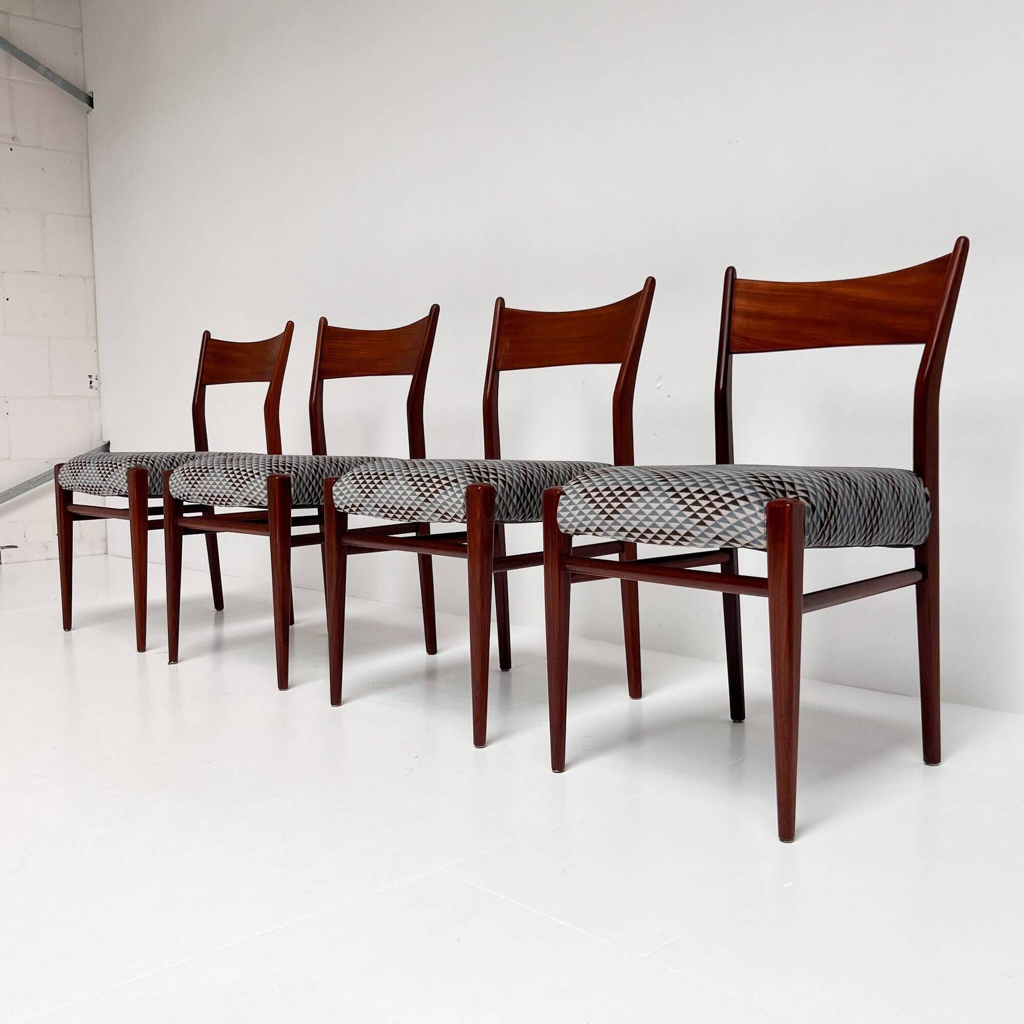 Ensemble de 4 chaises SA10 par Cees Braakman pour Pastoe, années 1960.