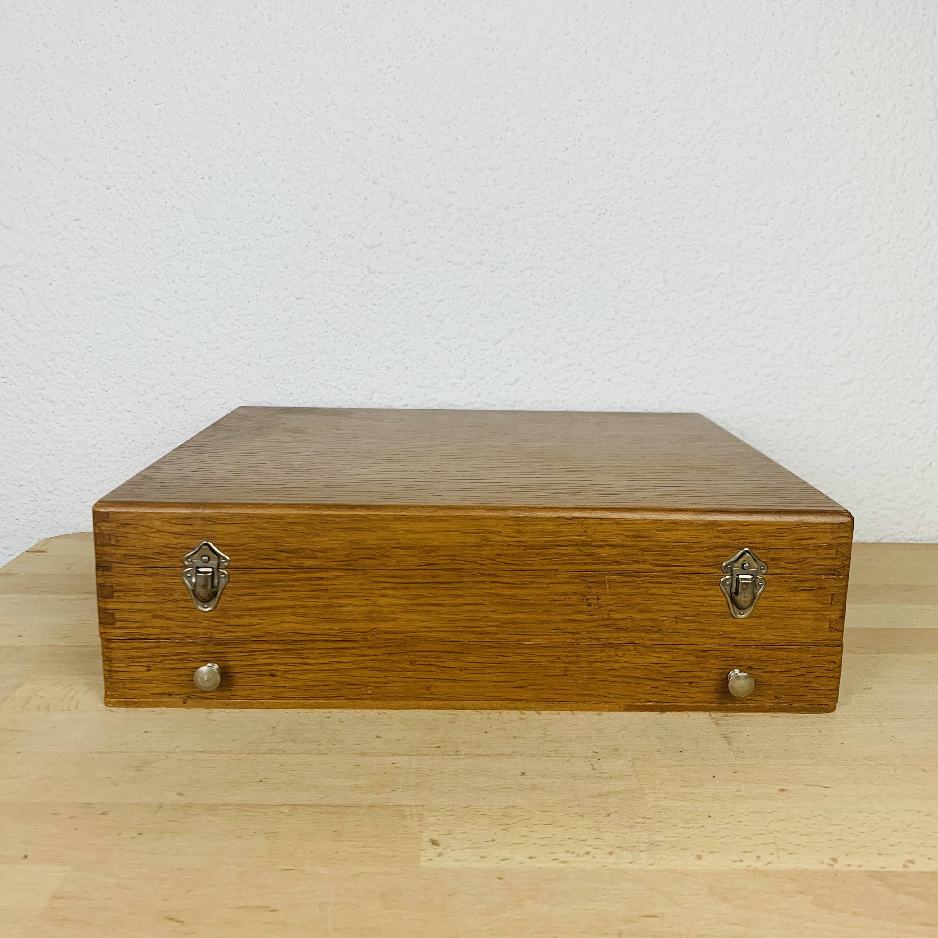 Deetjen silver metal cutlery set 39 pieces and 24 stainless steel knives