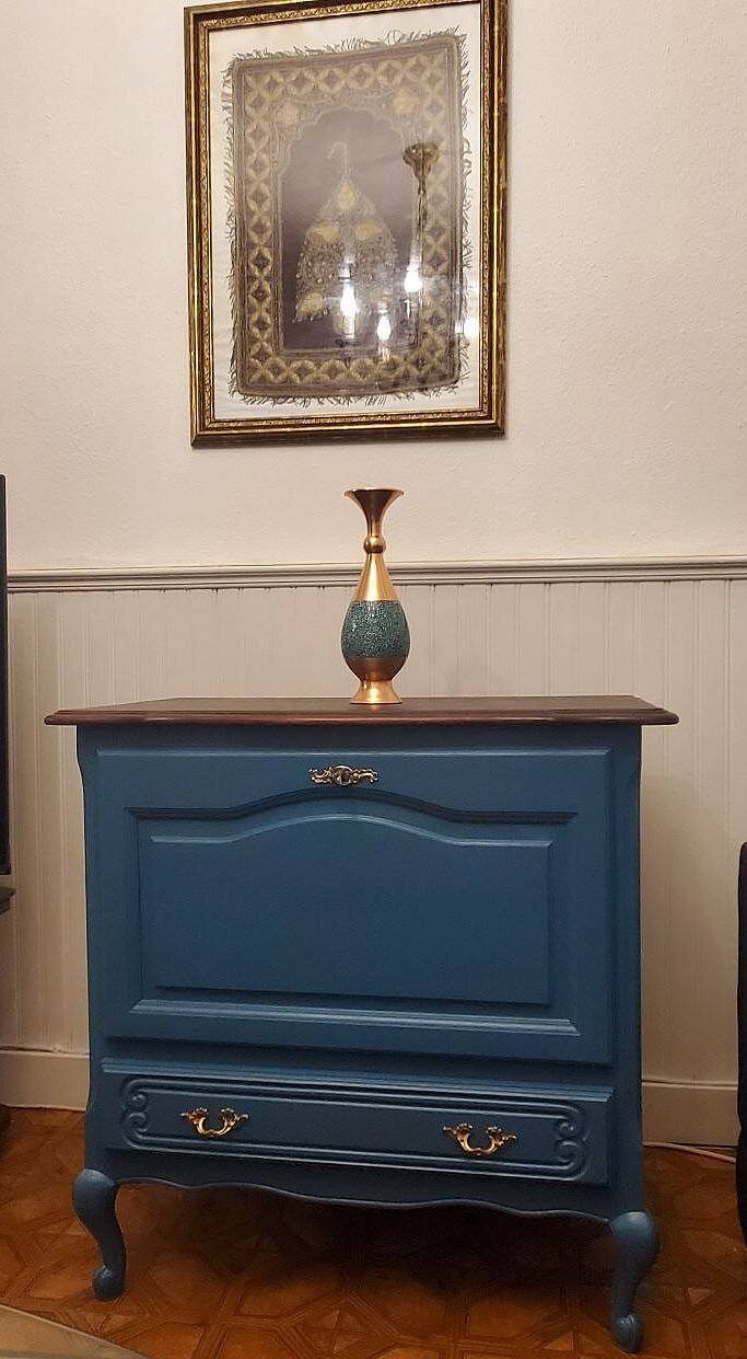 French vintage chest of drawers