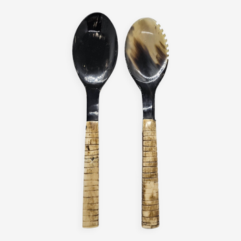 Serving cutlery set in buffalo horn and ribbed bone handle