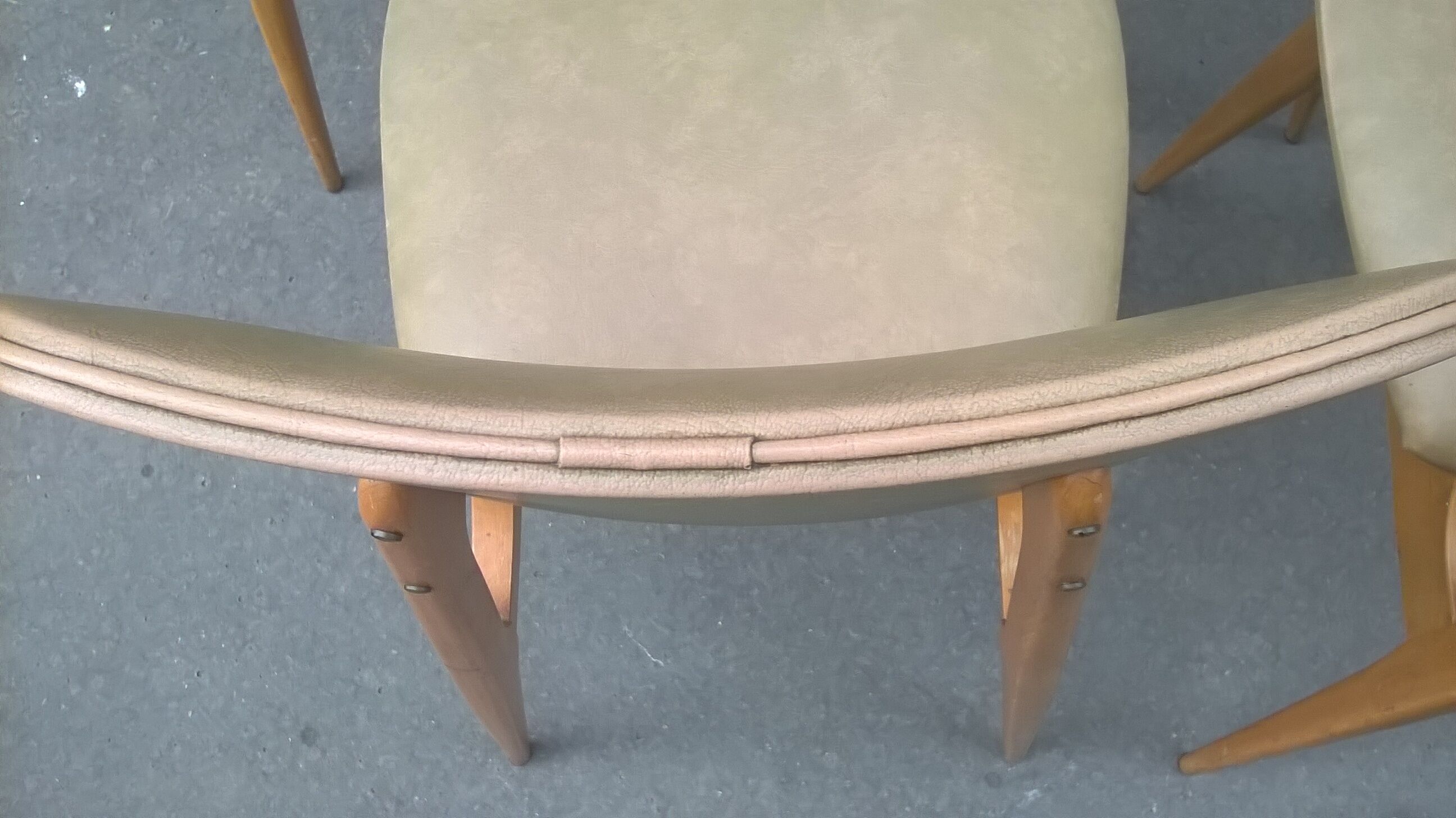 5 chaises style scandinave