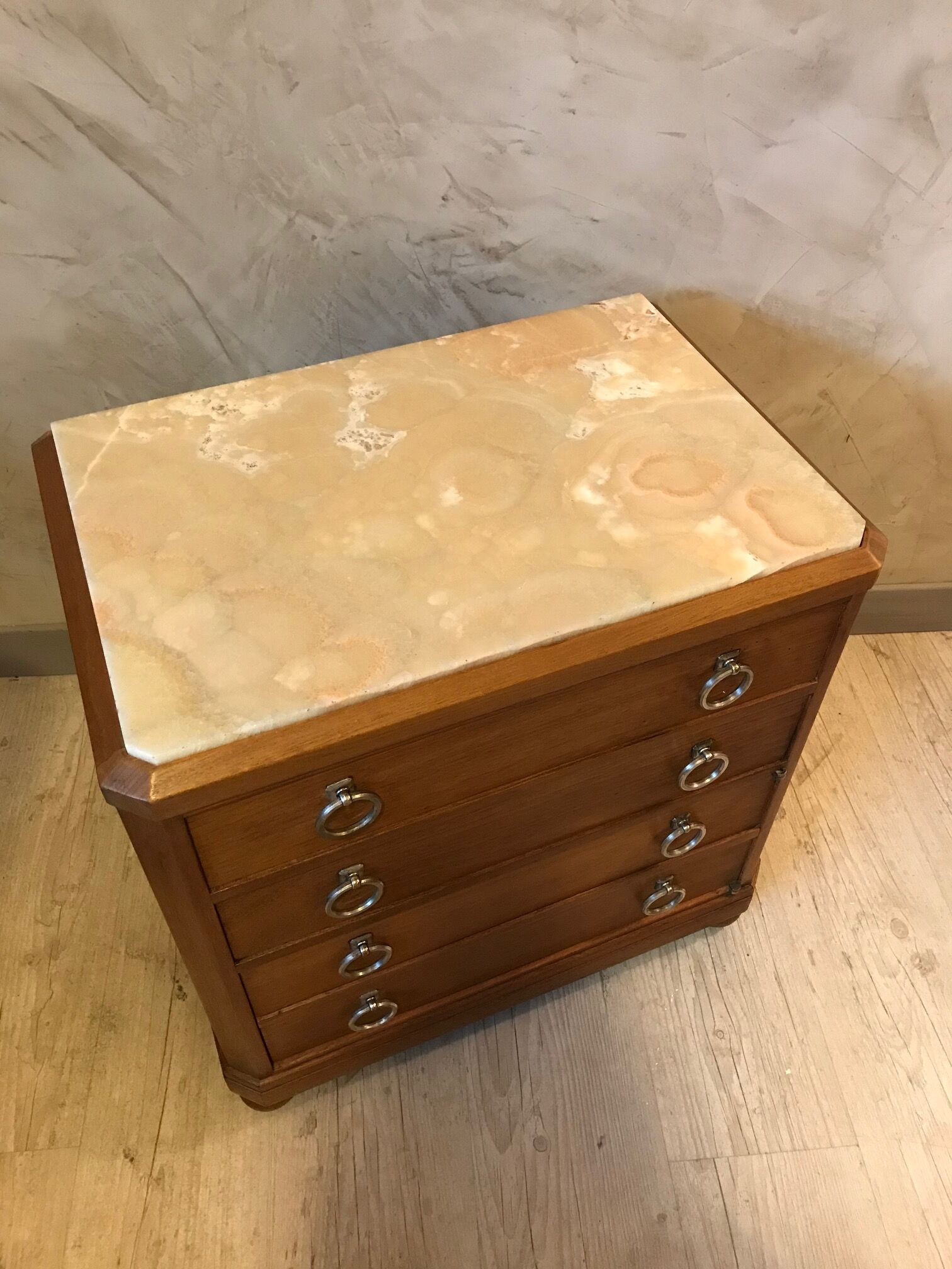 Commode en noyer et marbre