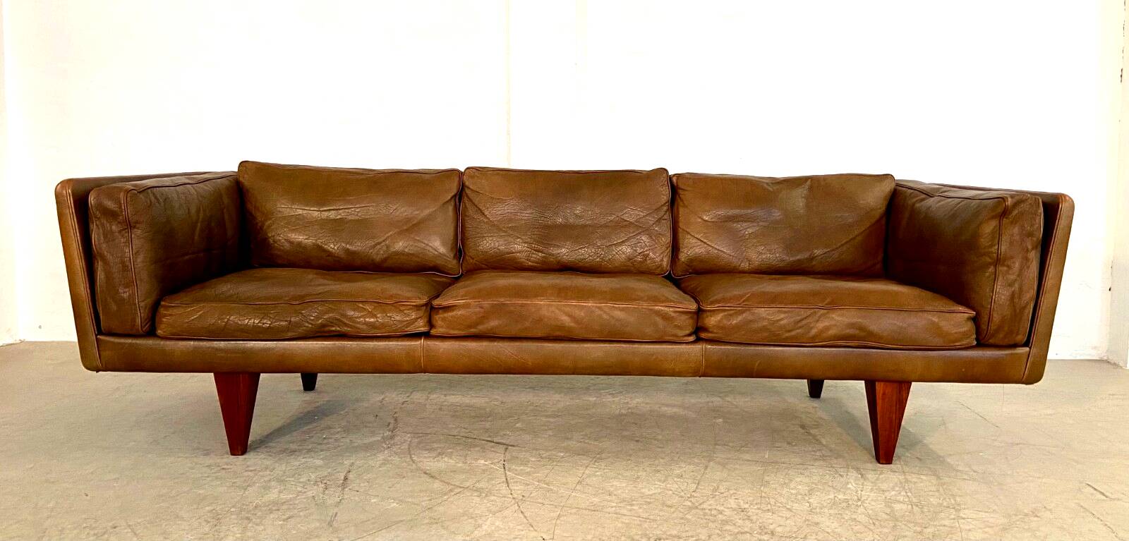 V11 sofa by Illum Wikkelsø for Holger Christiansen, 1960s
