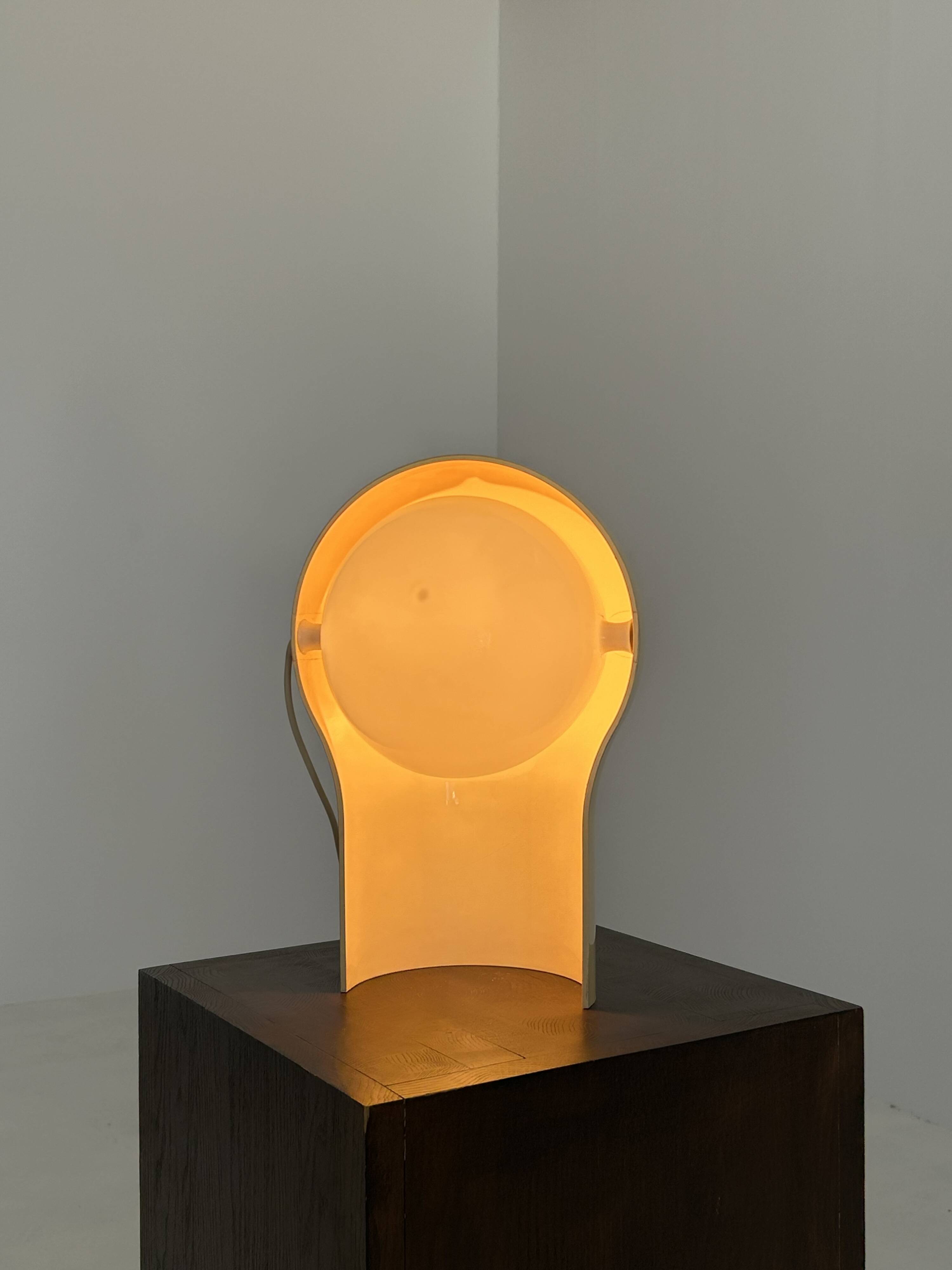 Table lamp Telegono by Vico Magistretti for Artemide