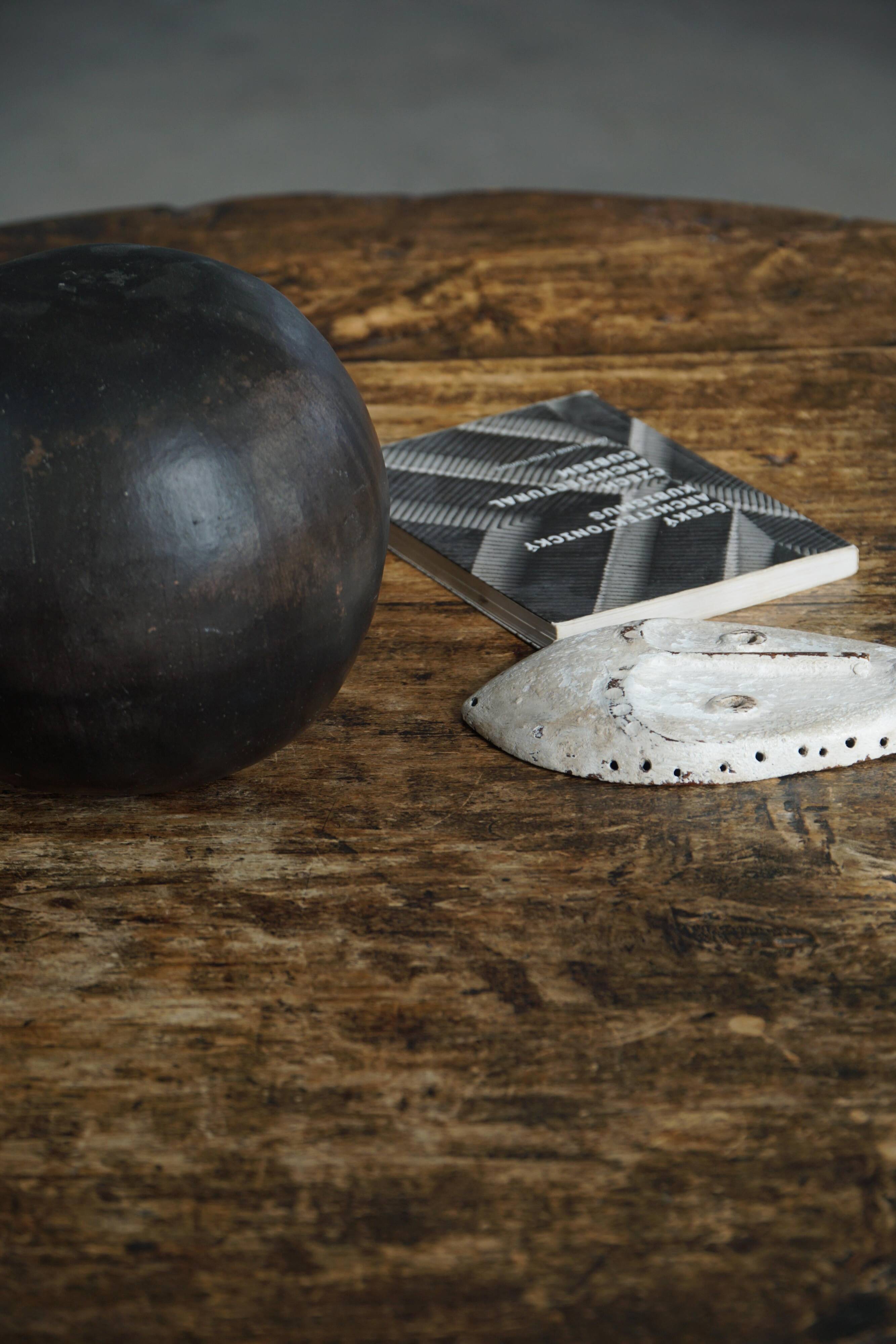 Round table with a tilting top from a 19th-century provincial French winemaker in oak.