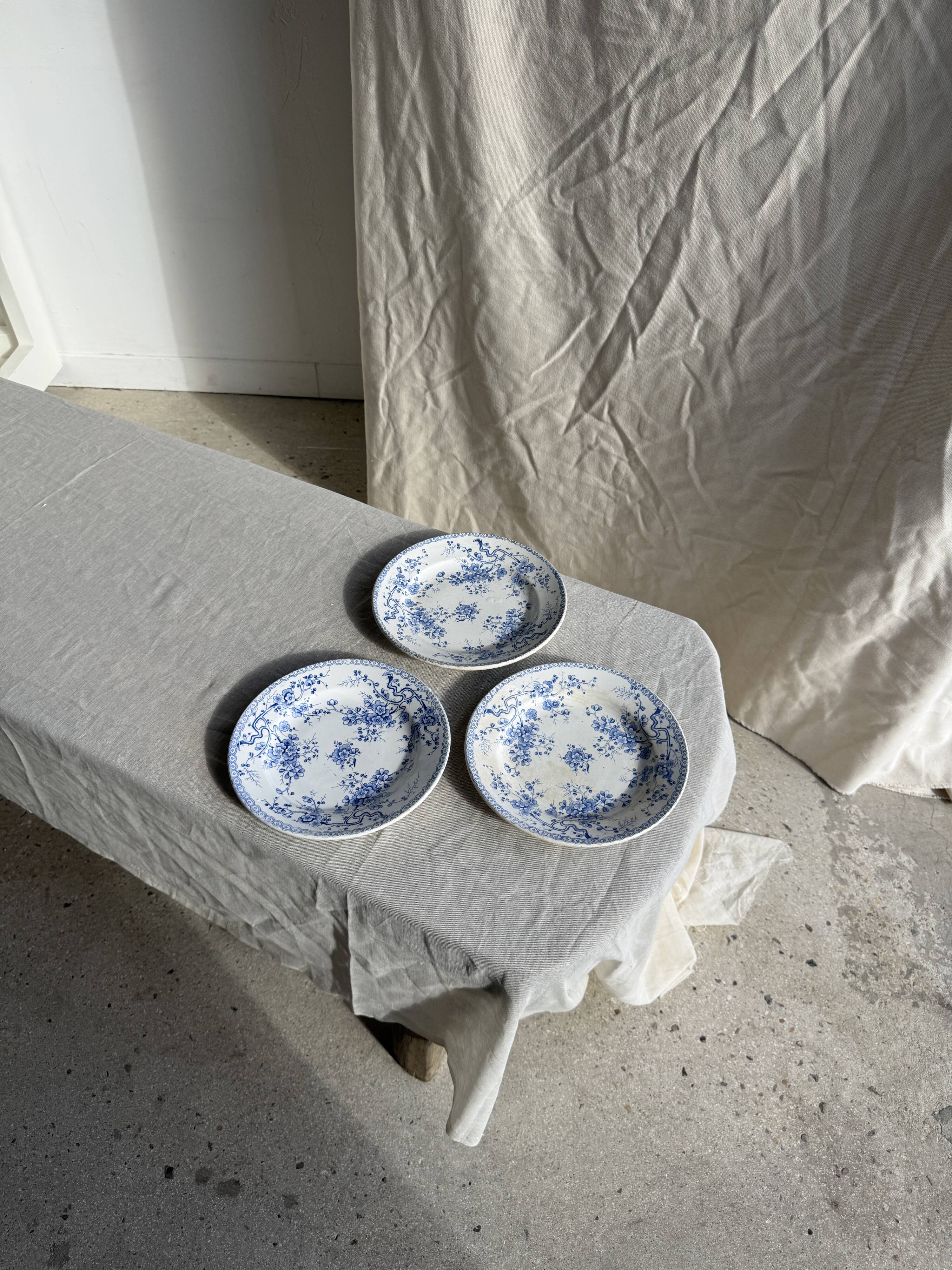 Set of 3 blue plates from Gien pottery, Fleurette model, D22.5.