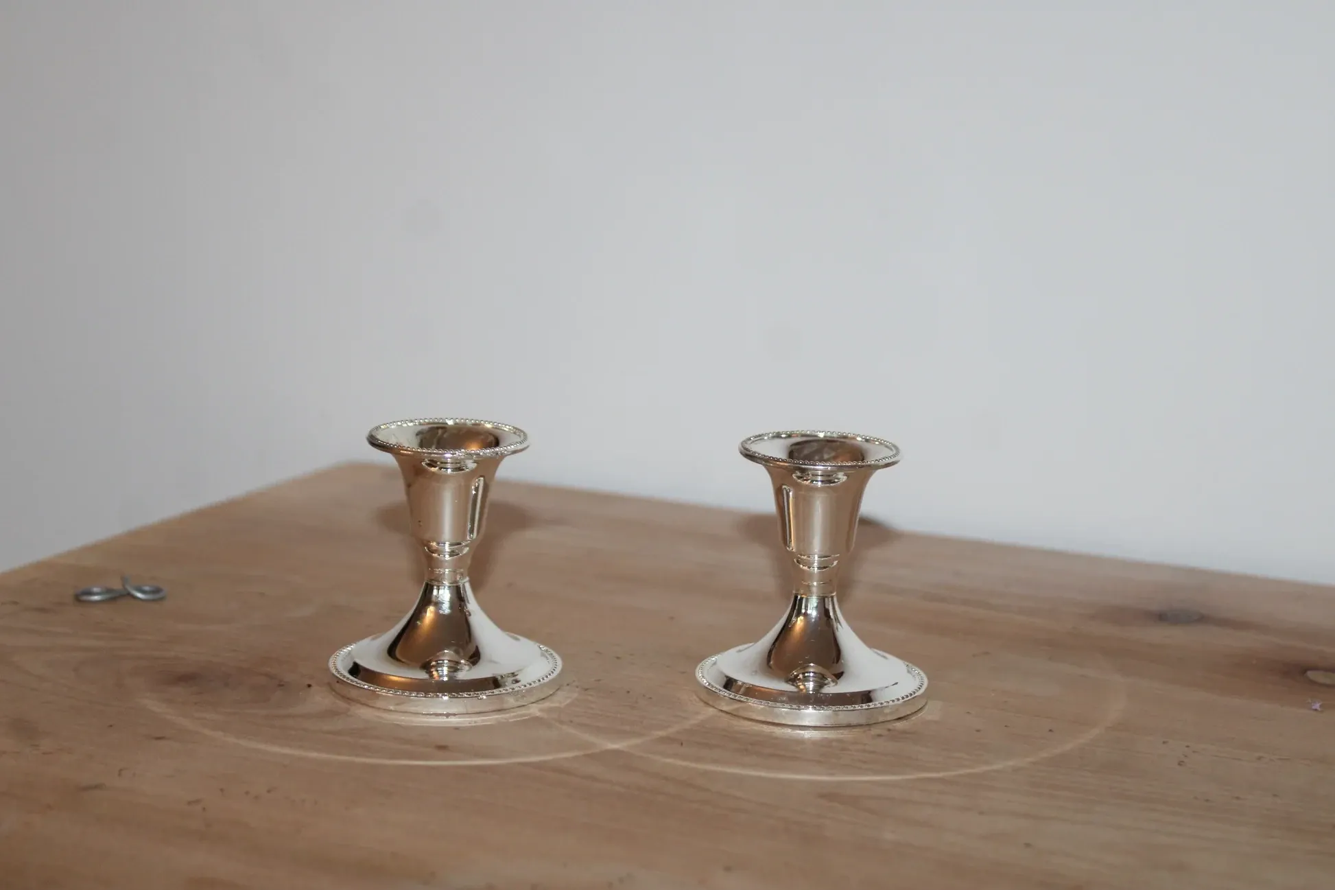 Pair of small silver candle holders with beaded borders – With Boursault box – H 7 cm