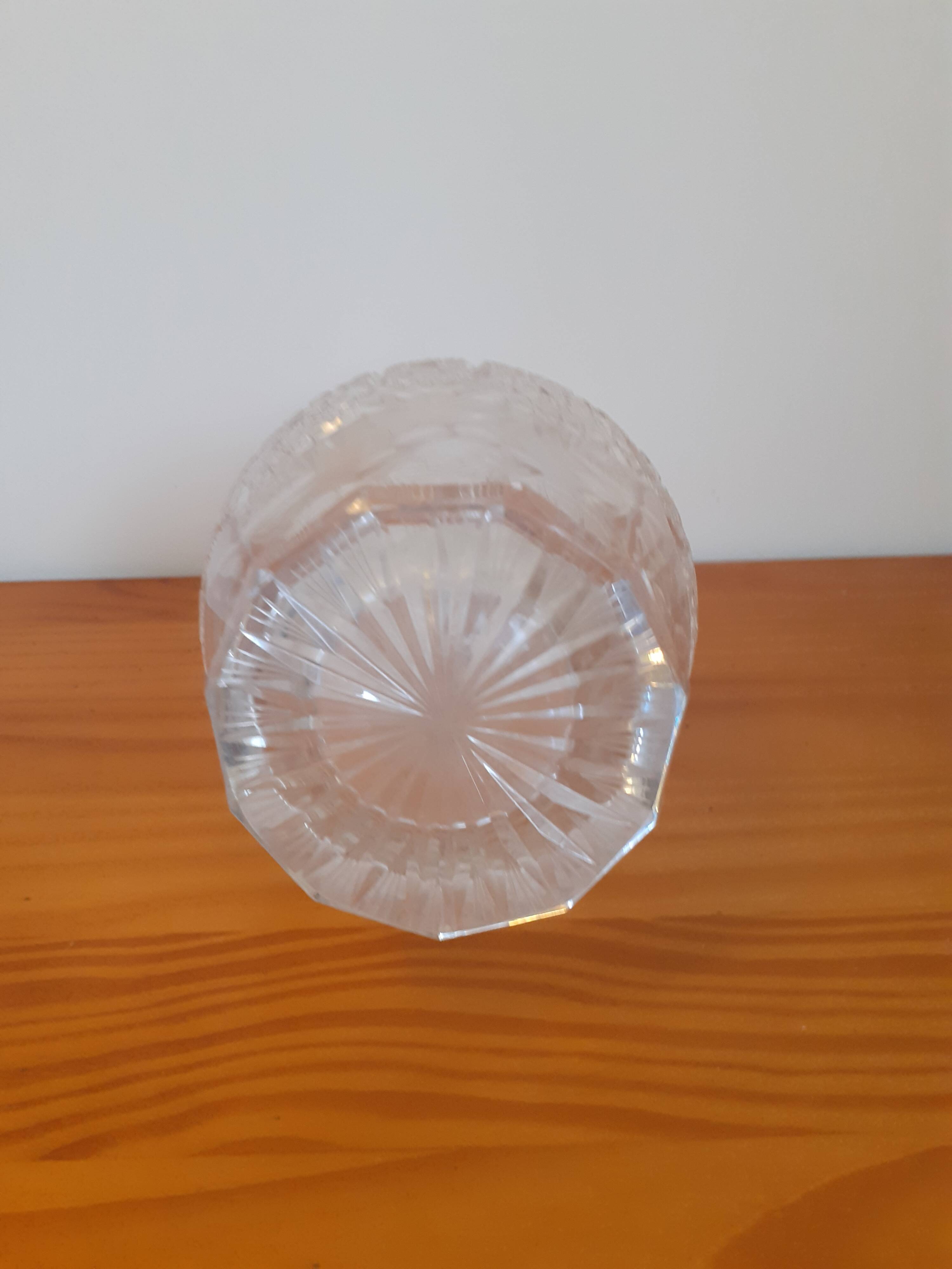 Carafe en cristal taillé de bohème, très beau bouchon