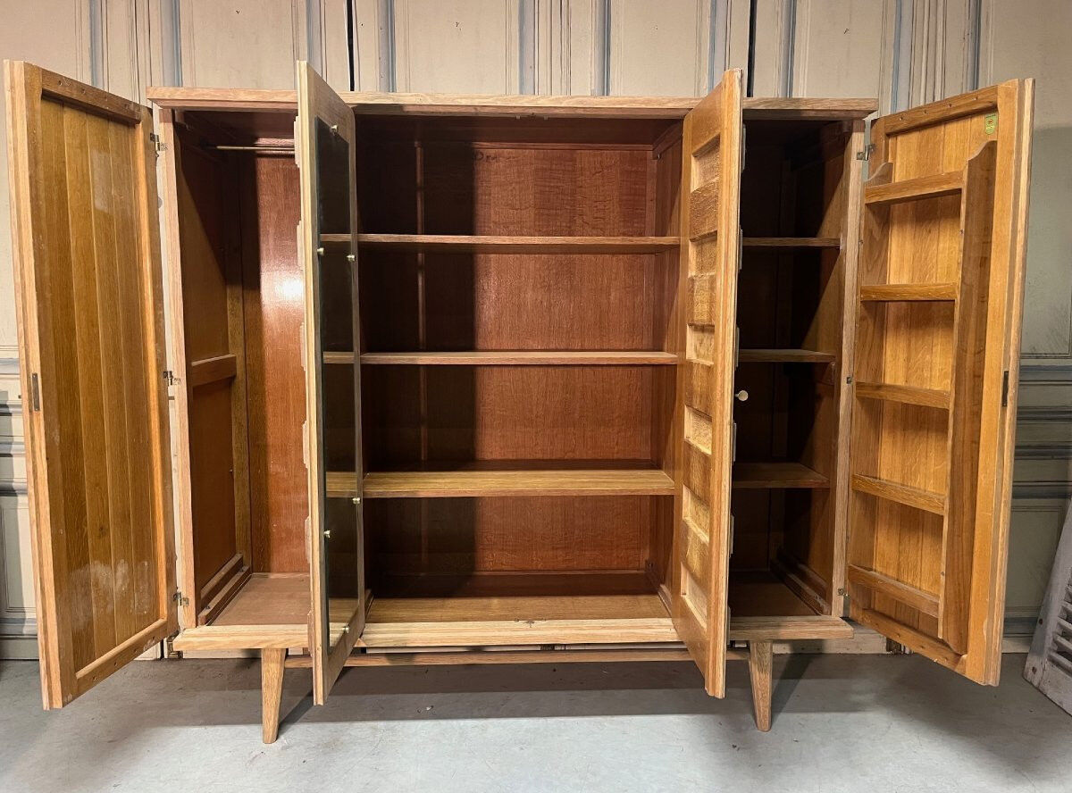 Armoire des années 40 en chêne dans le style de Guillerme et Chambron, années 1960