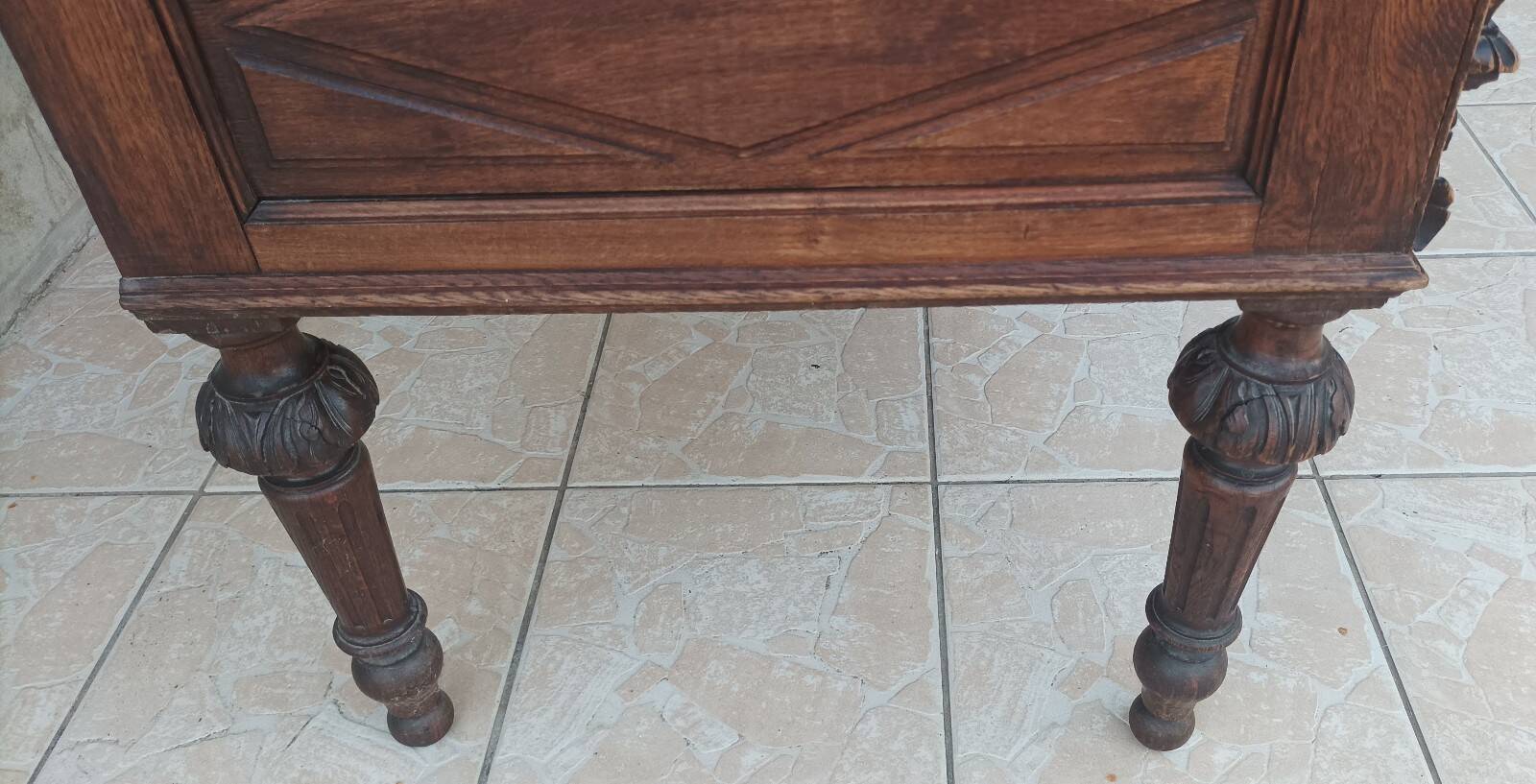 Louis XIII cylinder desk in carved oak, 19th century.