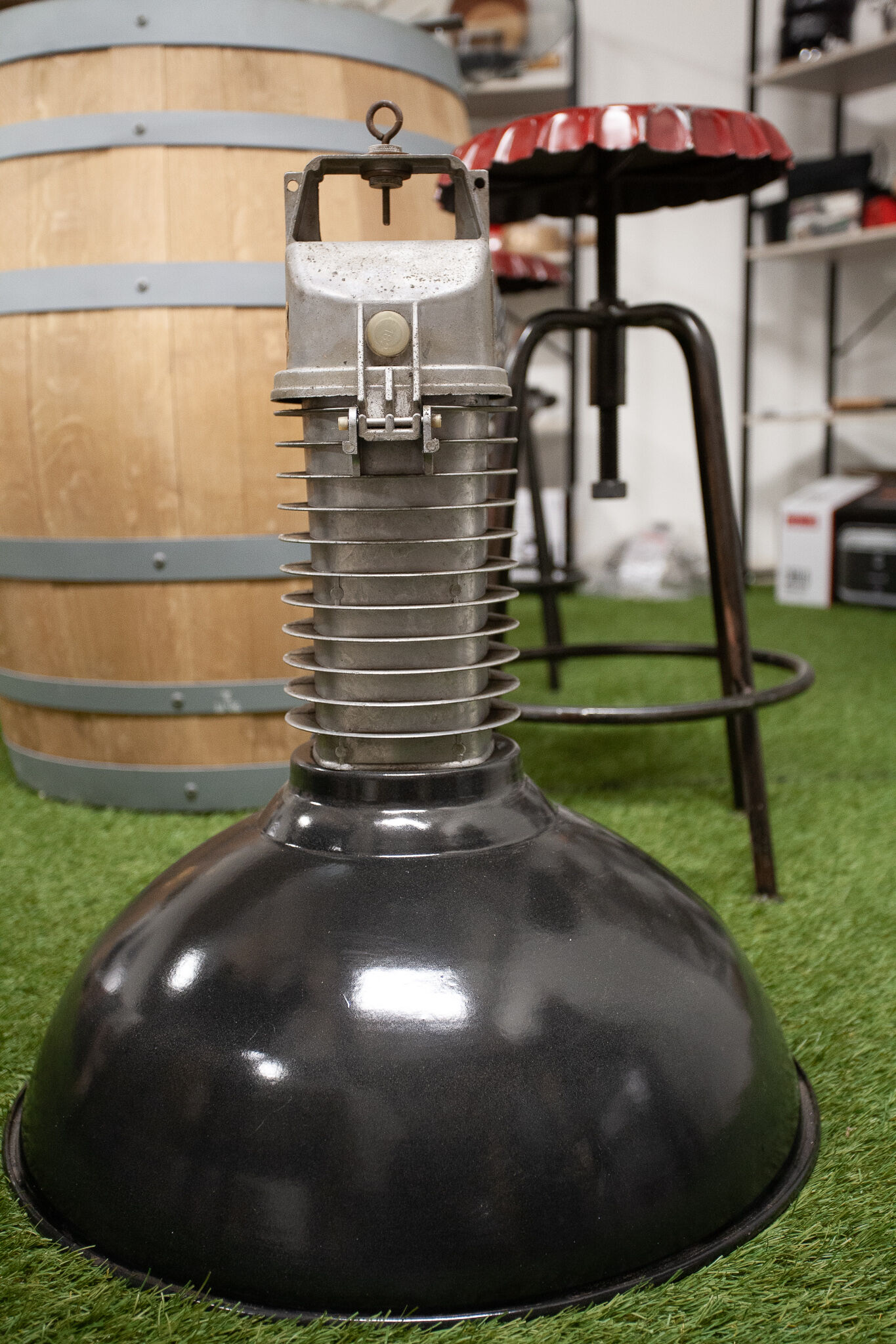 Industrial lamp suspension