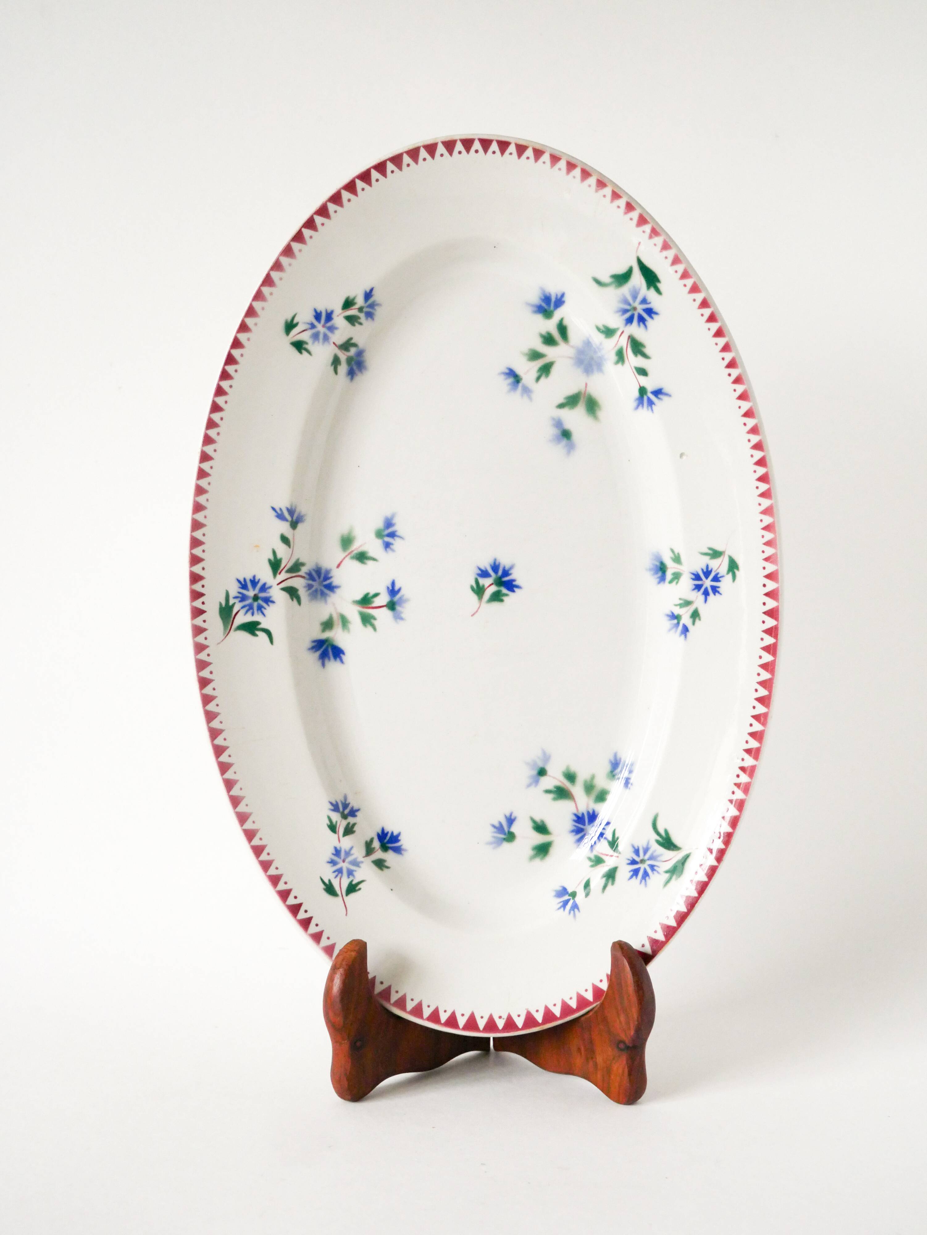 Oval platter from Sarreguemines, Gilbert pattern, early 20th century