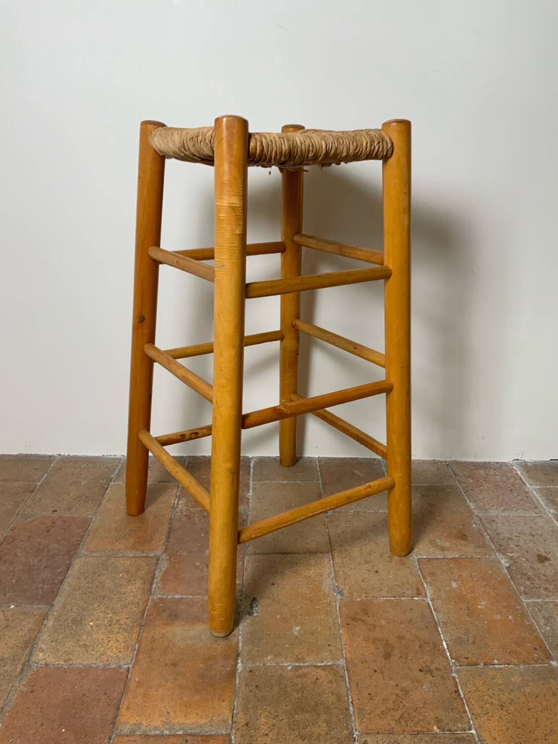 Bar stool