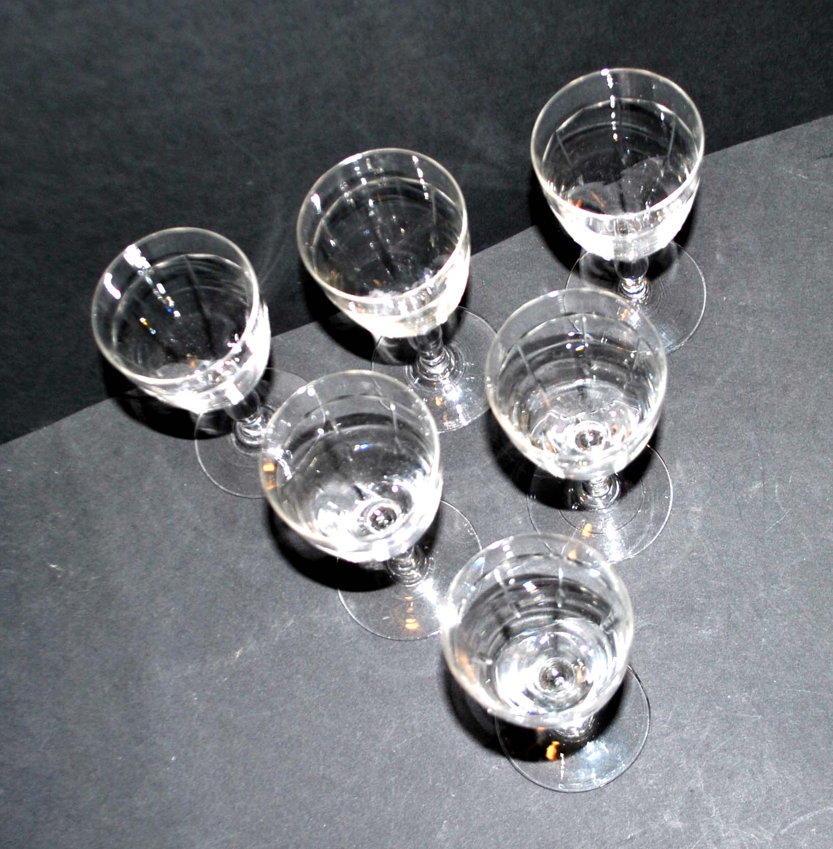Set of 6 vintage stemmed glasses in glass cut with drops 11.5cm