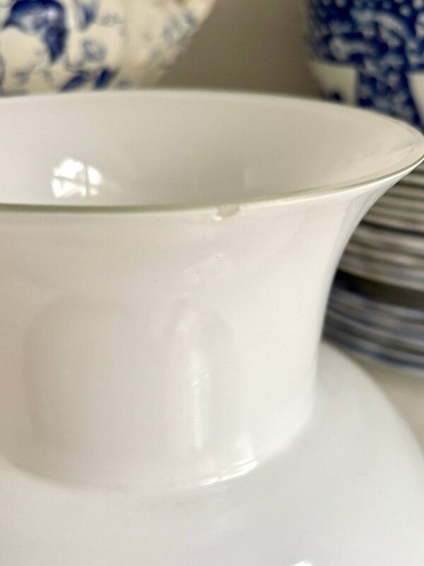 Vase balustre overlay en opaline blanche