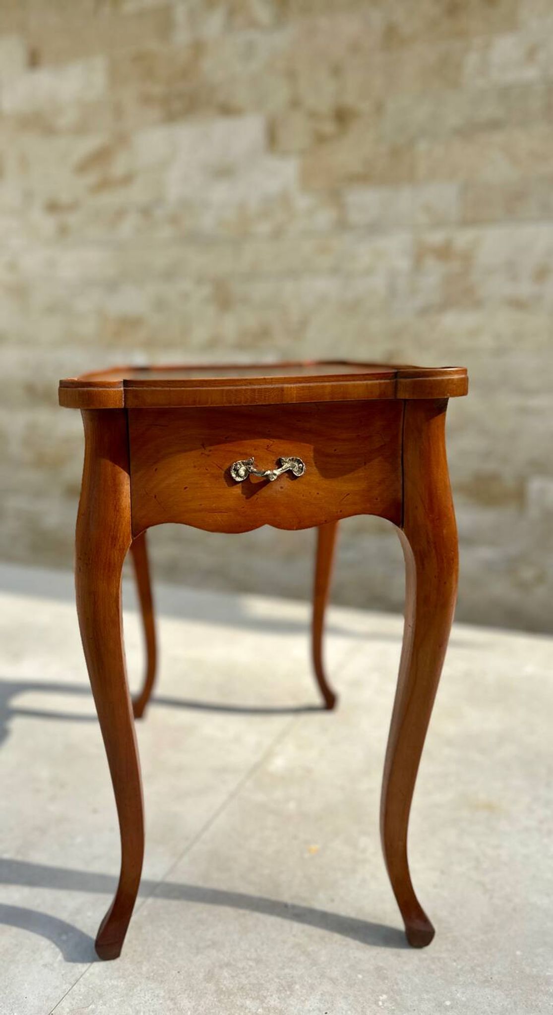 Small flying table in Louis XV style, 20th century.
