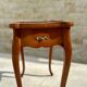 Petite table volante de style Louis XV Époque XX eme siècle