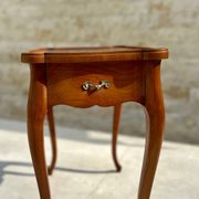 Small flying table in Louis XV style, 20th century.